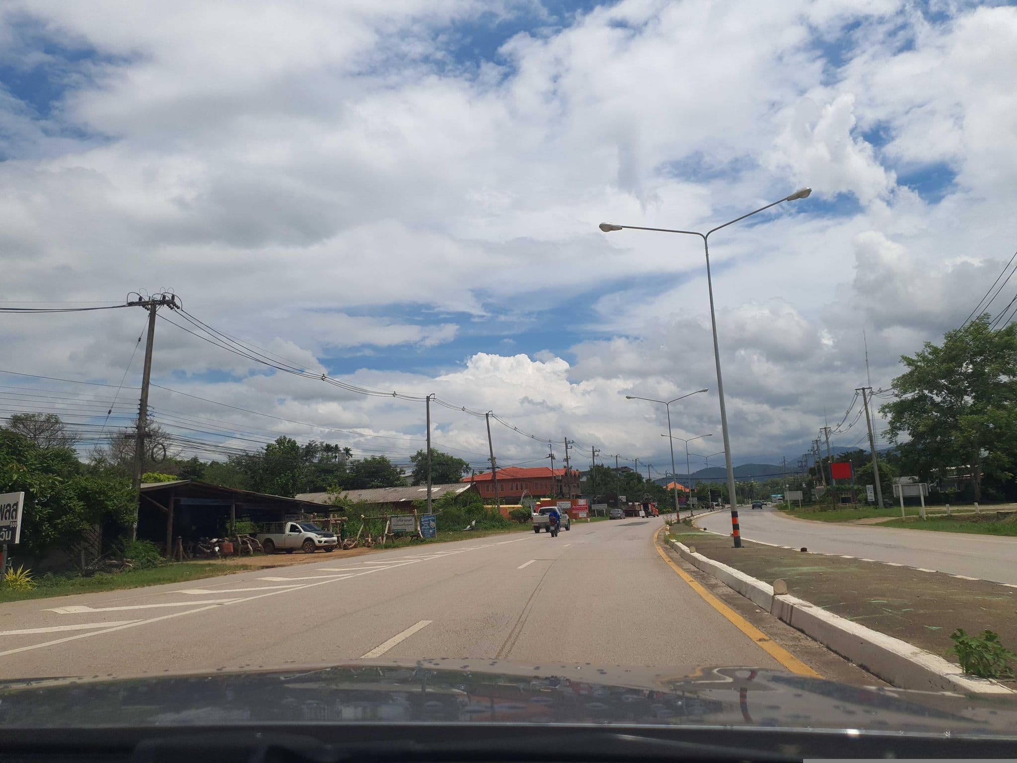 Street view near Chiang Dao Place - เชียงดาวเพลส, Ban Mae Waen — © jrcarlsen (CC BY-SA · Mapillary)