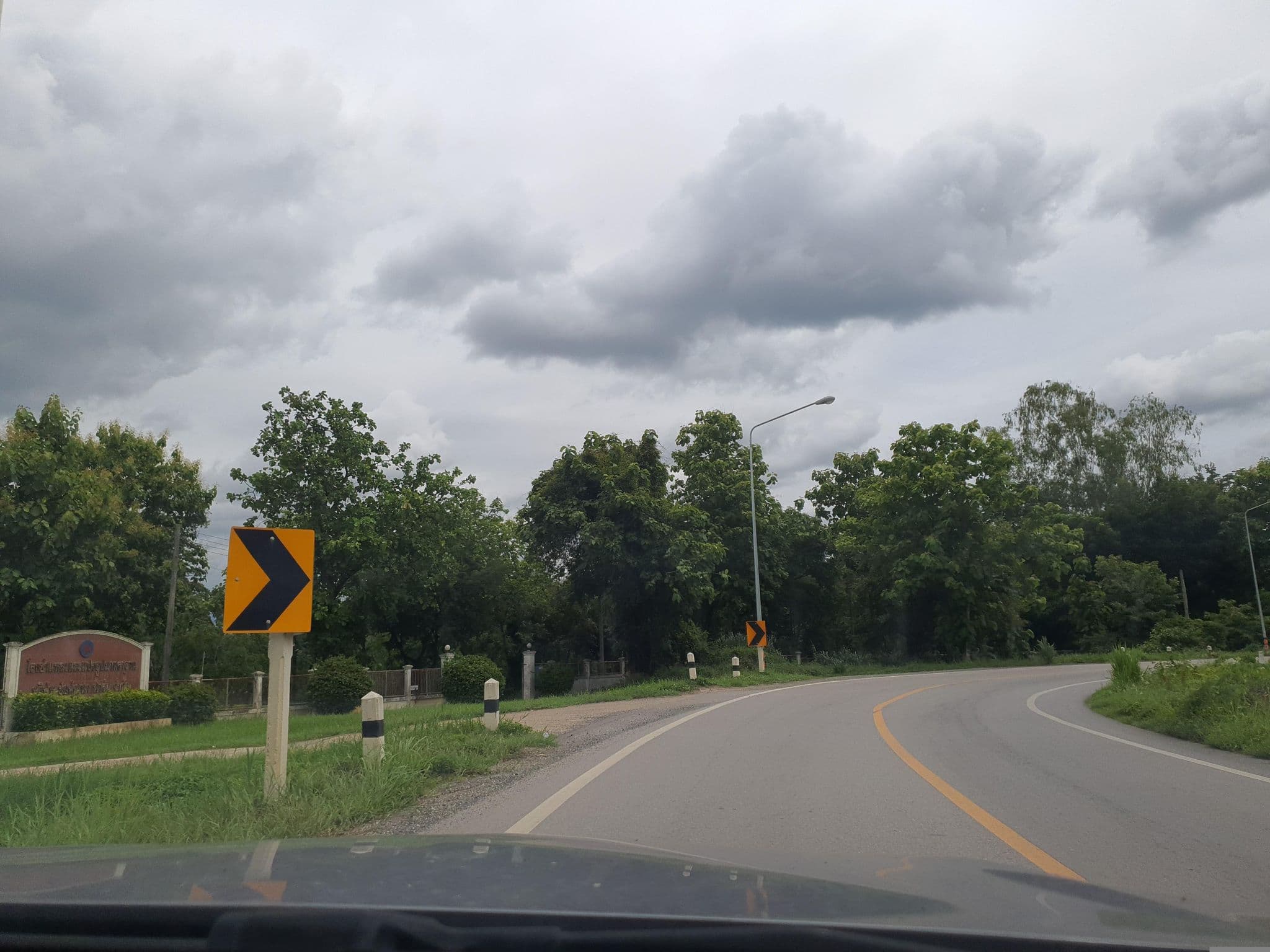 Street view near Tiamo Resort, San Kamphaeng — © jrcarlsen (CC BY-SA · Mapillary)