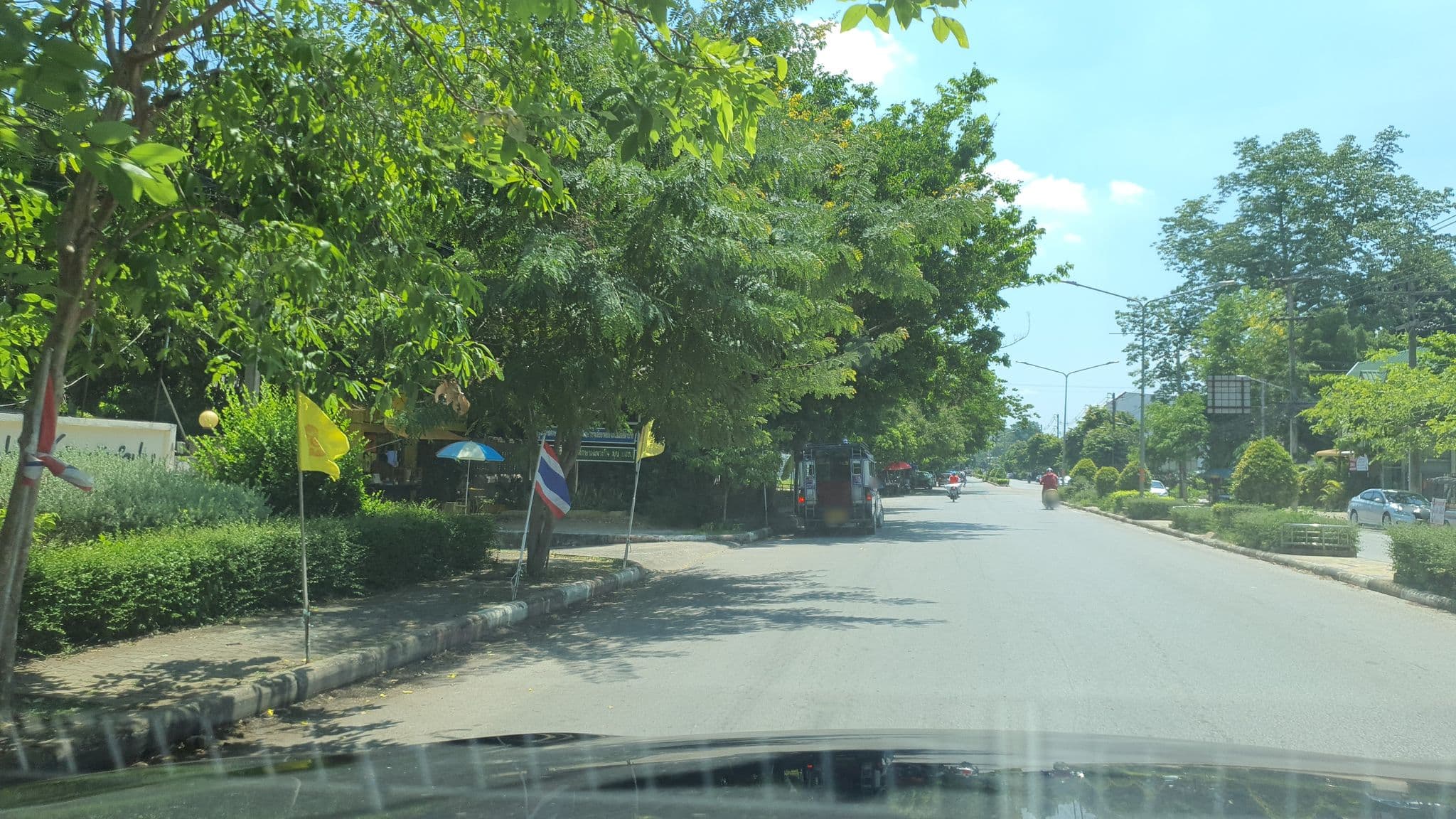 Street view near โรงเเรมลีเจต์หลอด, Lampang — © jrcarlsen (CC BY-SA · Mapillary)