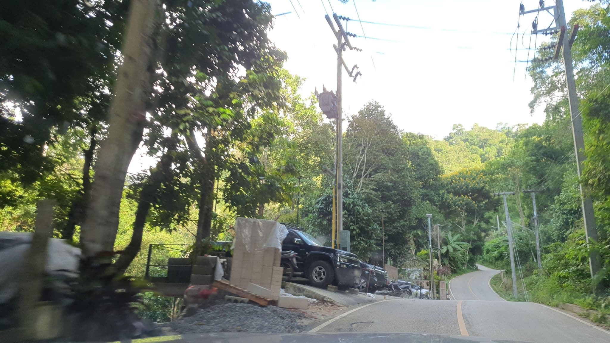 Street view near portare.home แม่กำปอง, San Kamphaeng — © jrcarlsen (CC BY-SA · Mapillary)