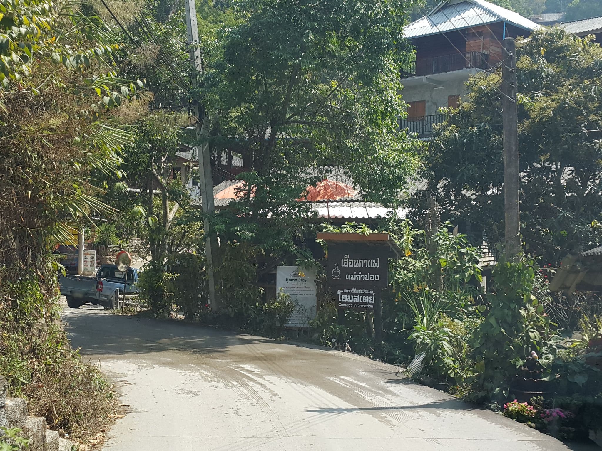 Street view near Cheun Chi Wa MaeKamPong Homestay, San Kamphaeng — © jrcarlsen (CC BY-SA · Mapillary)