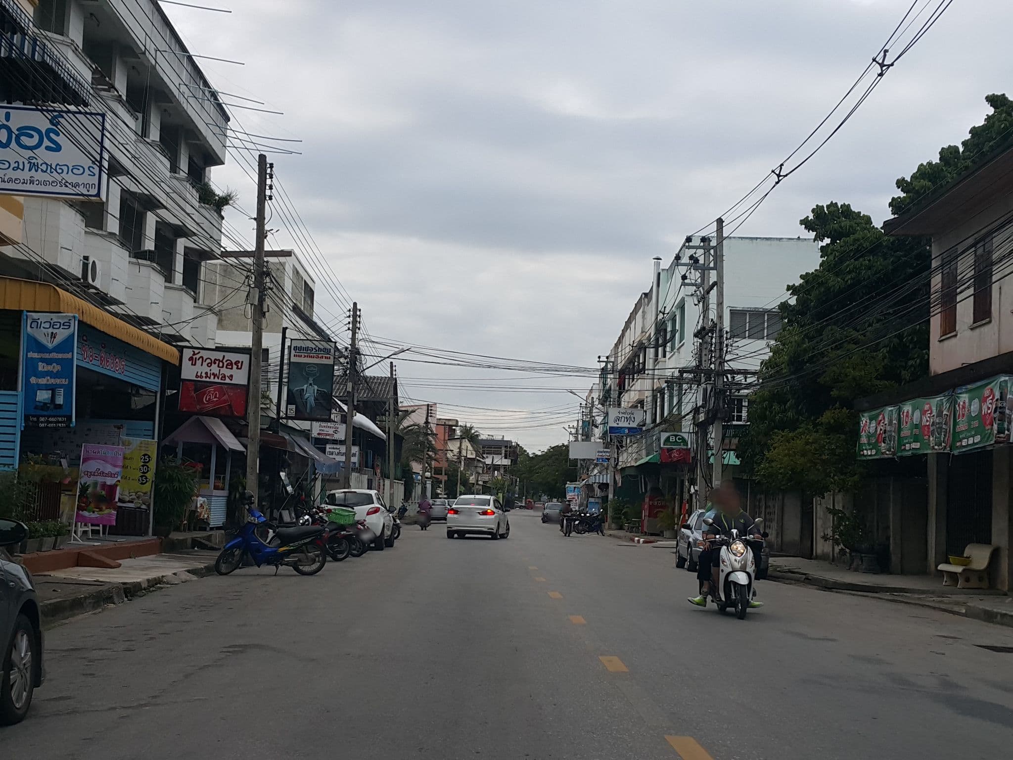 Street view near MR Palace Hotel, Lampang — © jrcarlsen (CC BY-SA · Mapillary)