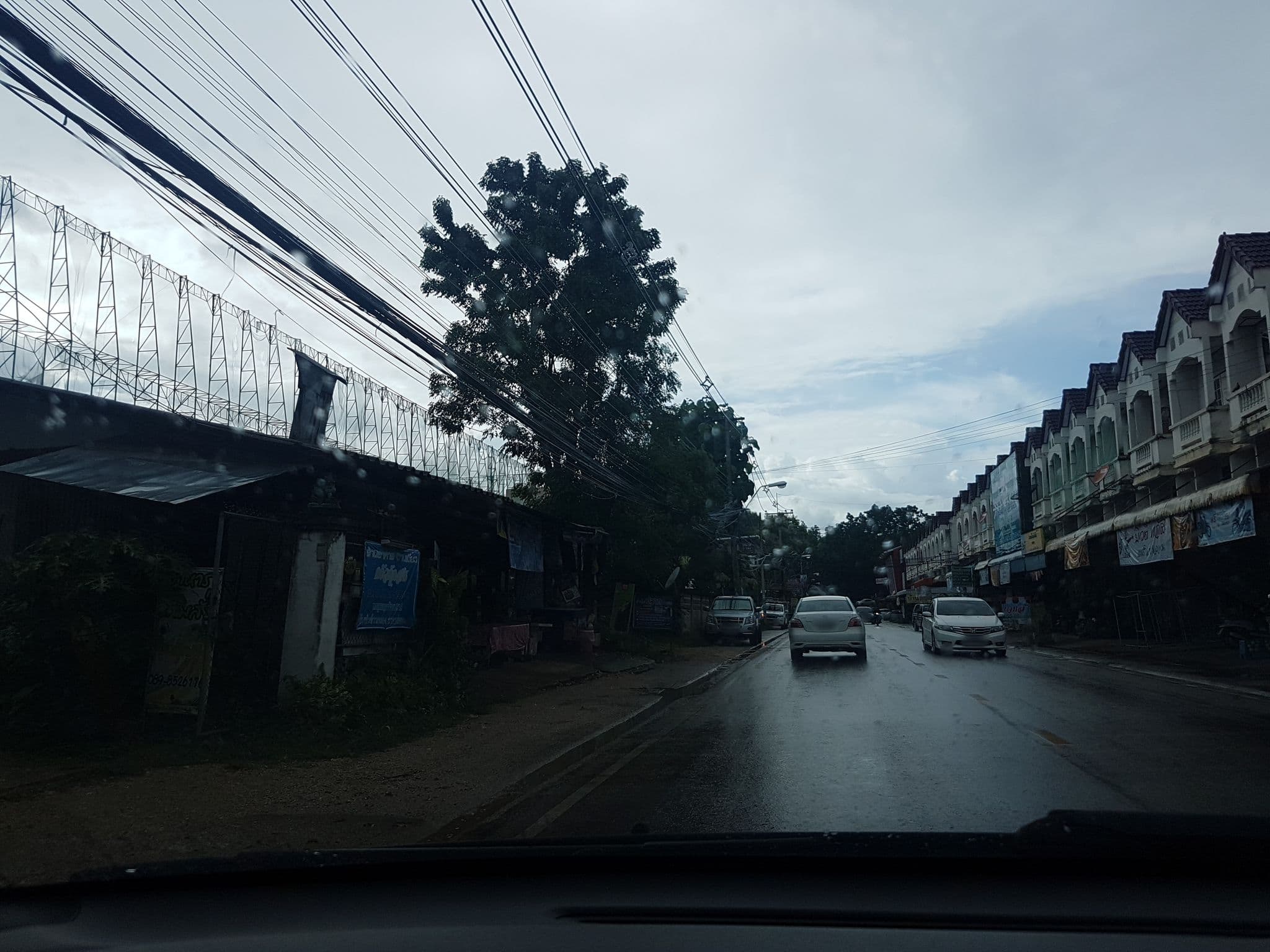 Street view near Kwanjai Mansion Lampang, Lampang — © ekkarin (CC BY-SA · Mapillary)