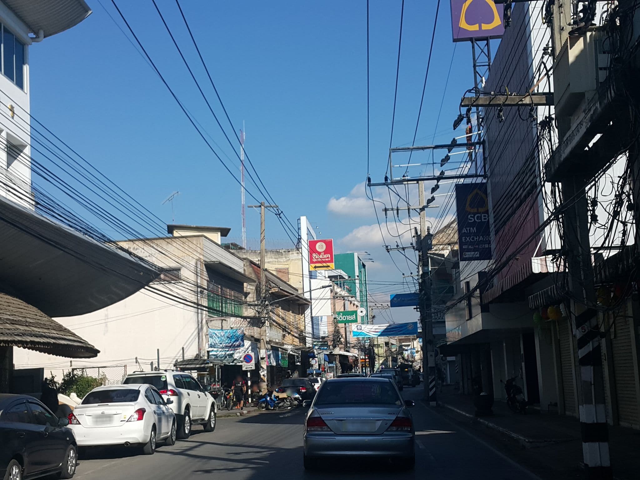 Street view near โรงแรมยันตรศิริ บูติค รีสอร์ท (Yantarasiri Boutique Resort), Lampang — © jrcarlsen (CC BY-SA · Mapillary)