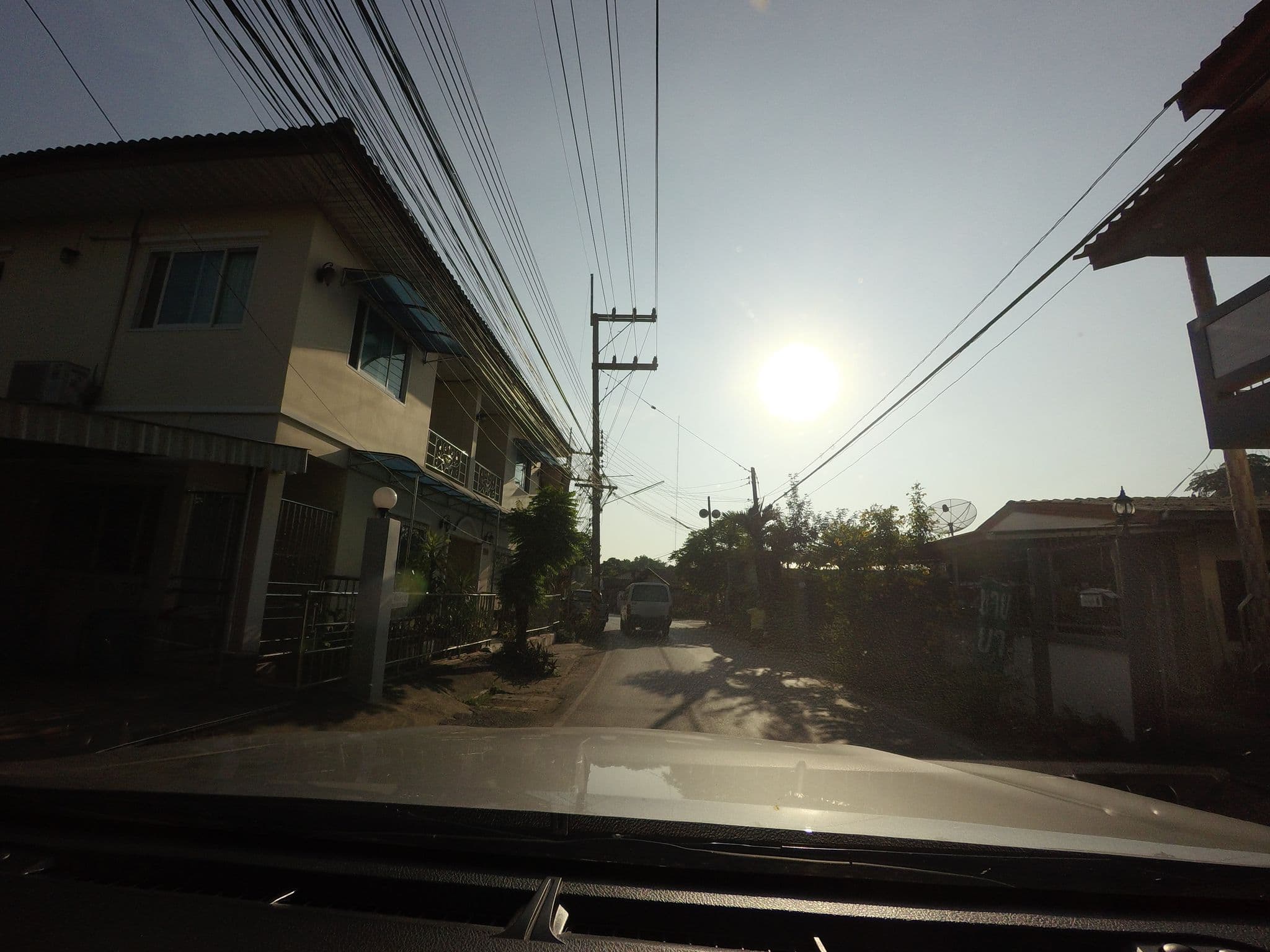 Street view near บ้านพักผู้ปฏิบัติงานการไฟฟ้าฝ่ายผลิตแห่งประเทศไทยแม่เมาะ, Lampang — © mishari (CC BY-SA · Mapillary)