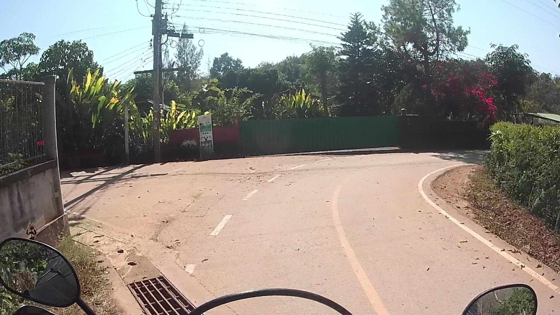 Street view near ม่อนภูไพร, San Kamphaeng — © julcnx (CC BY-SA · Mapillary)