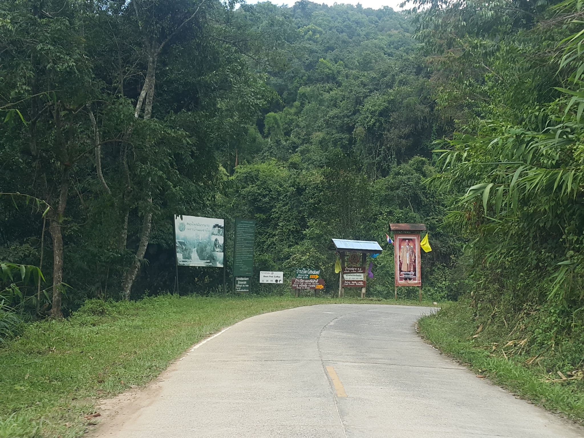 Street view near Cliffver, San Kamphaeng — © jrcarlsen (CC BY-SA · Mapillary)