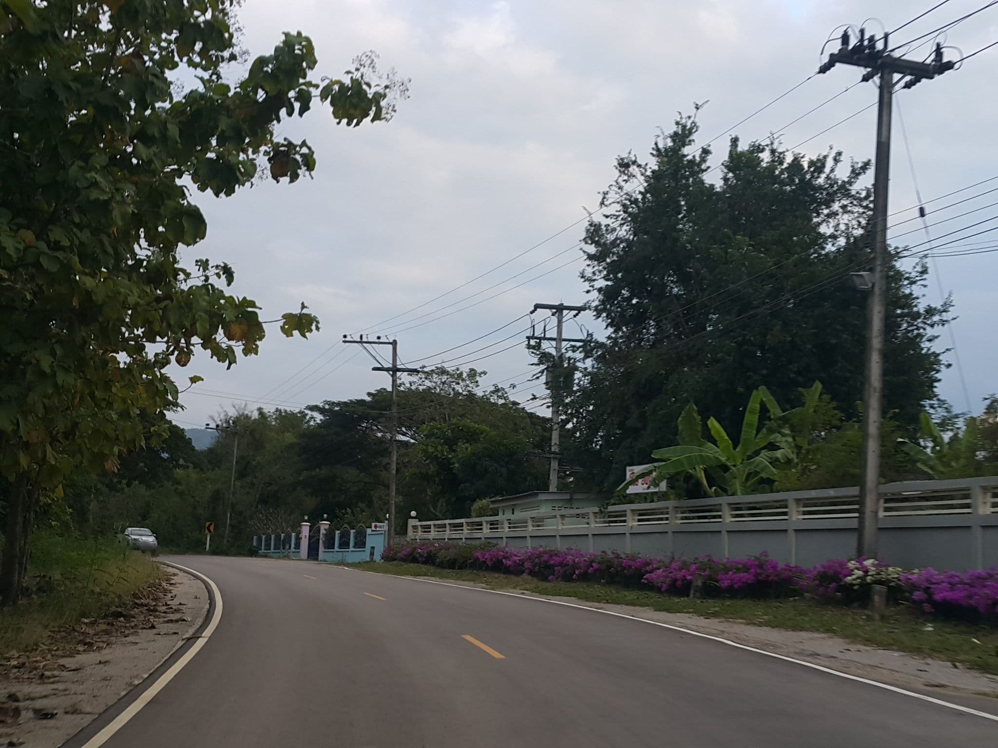 Street view near โรสอินน์, Lampang — © jrcarlsen (CC BY-SA · Mapillary)