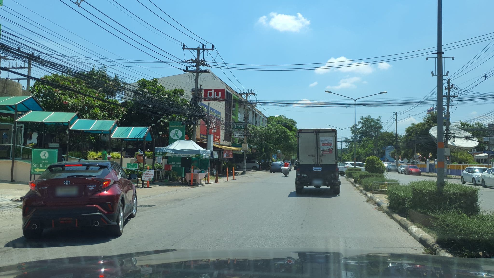Street view near ร้าน ลาบ ส. ทรง ข้างโรงแรมรีเจนท์ ลอดจ์, Lampang — © jrcarlsen (CC BY-SA · Mapillary)