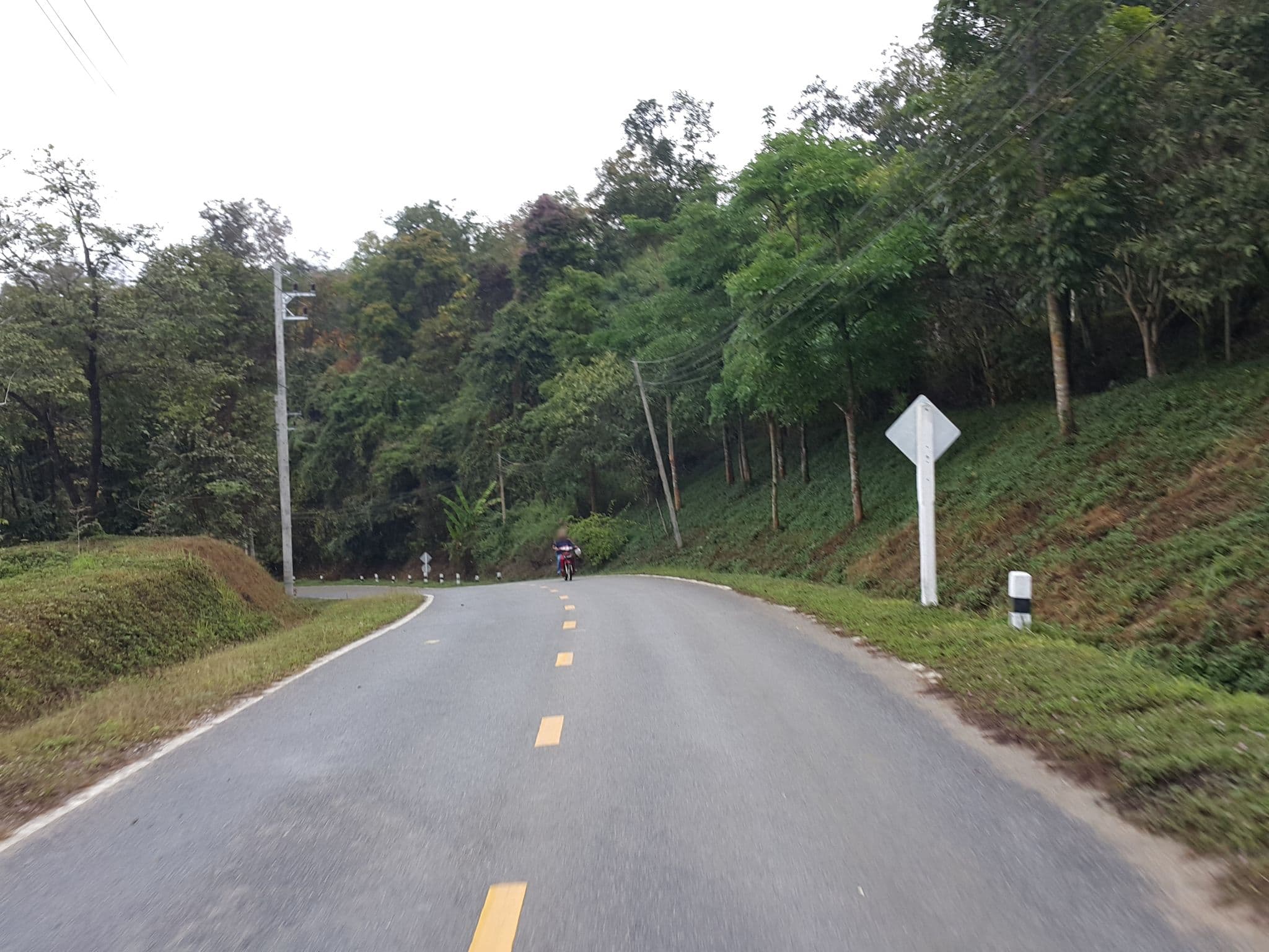 Street view near ช้างไทยรีสอร์ท, Mae Tha — © jrcarlsen (CC BY-SA · Mapillary)