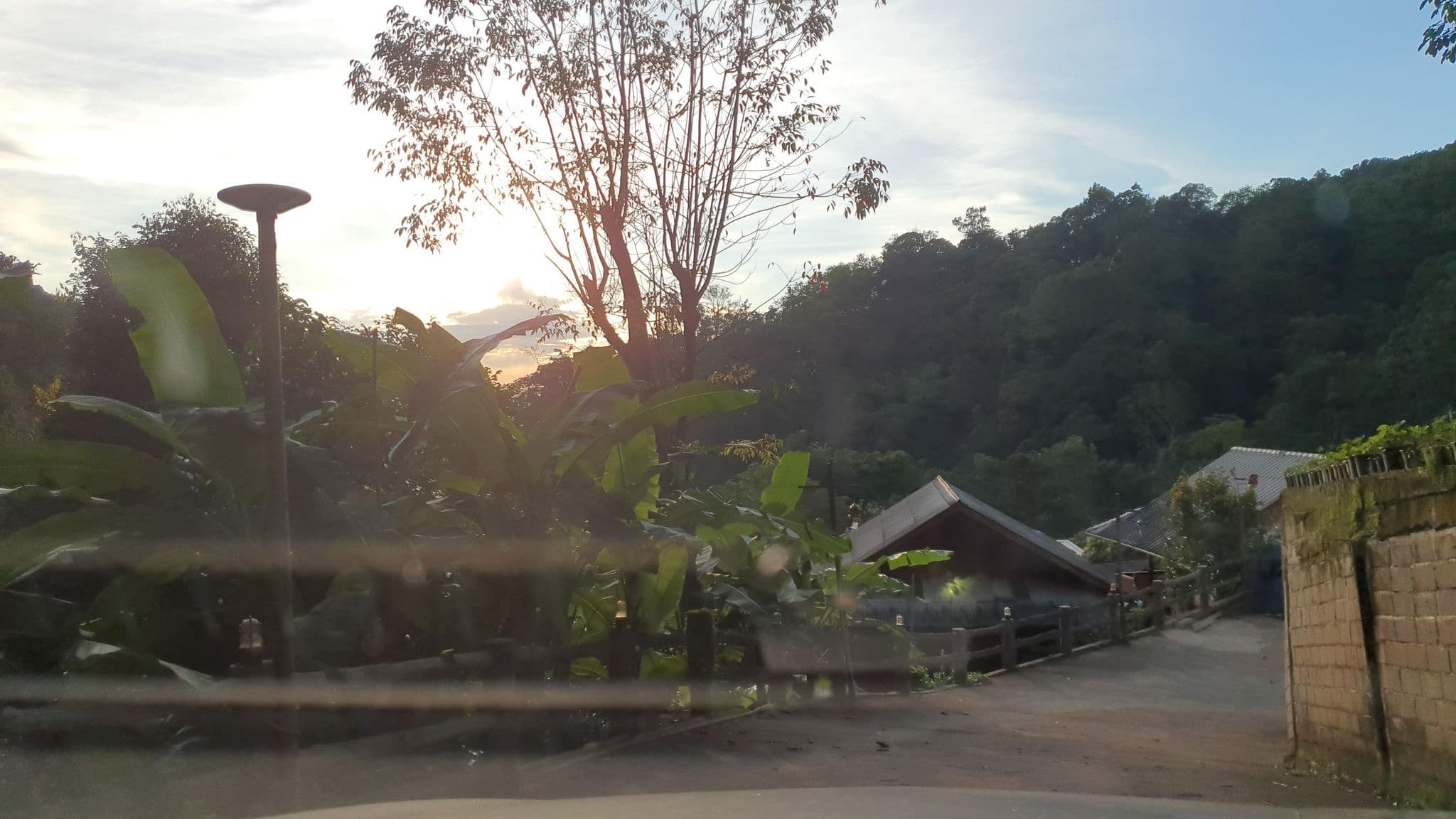 Street view near Mi Pa Ai, San Kamphaeng — © jrcarlsen (CC BY-SA · Mapillary)
