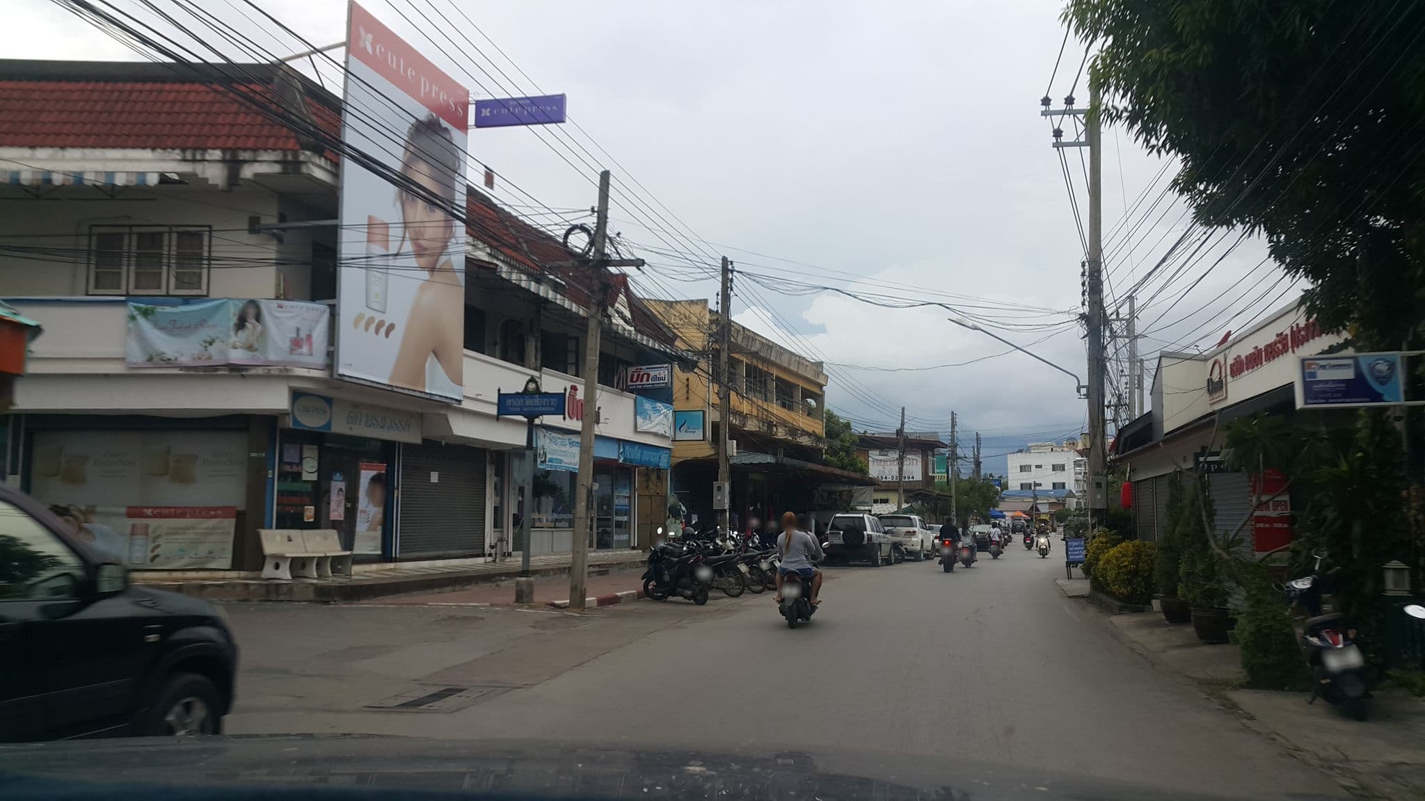 Street view near The Riverside (เดอะริเวอร์ไซด์), Lampang — © jrcarlsen (CC BY-SA · Mapillary)