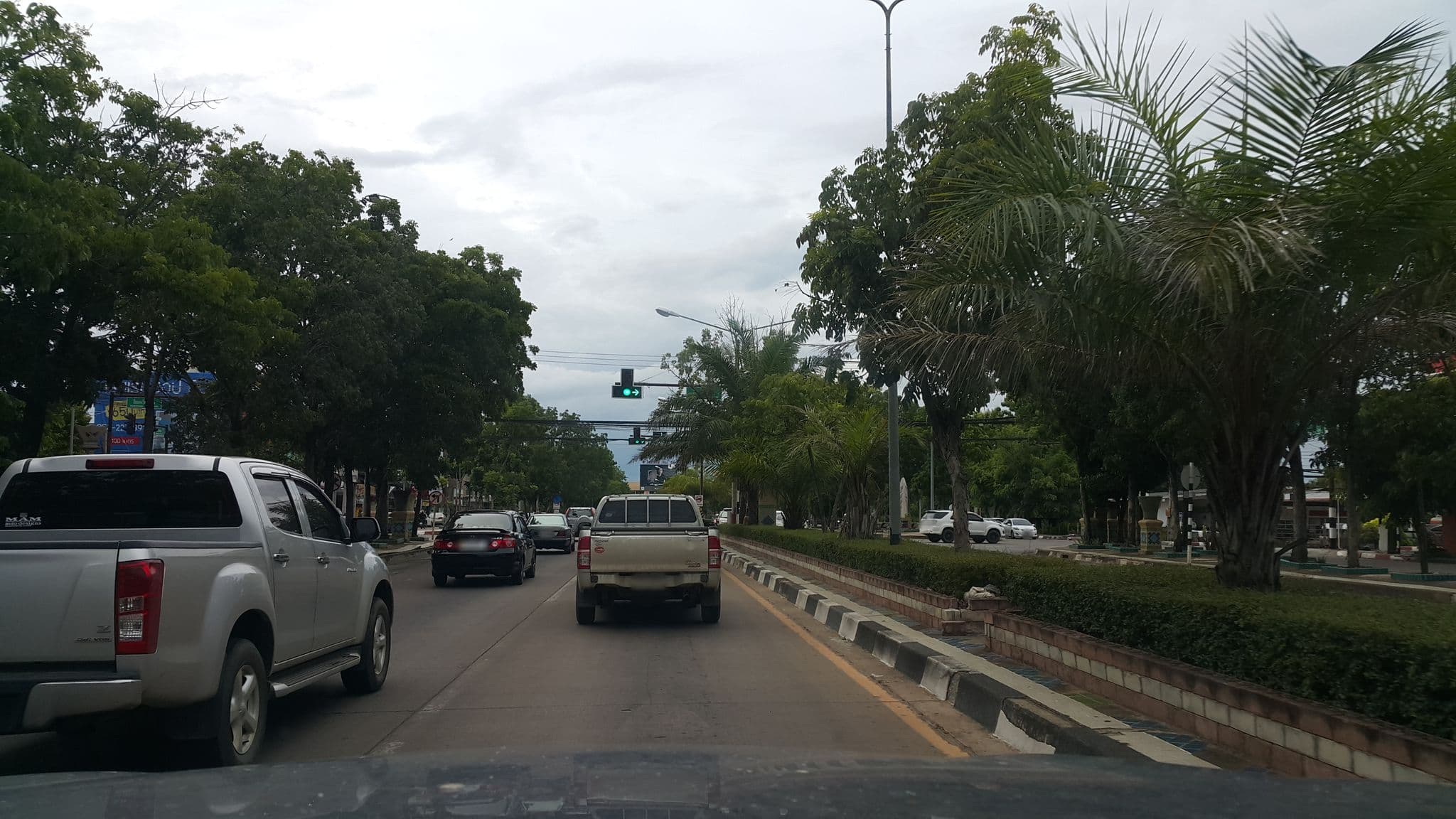 Street view near Smoking Area หน้าโรงแรมลำปางเวียงทอง, Lampang — © jrcarlsen (CC BY-SA · Mapillary)
