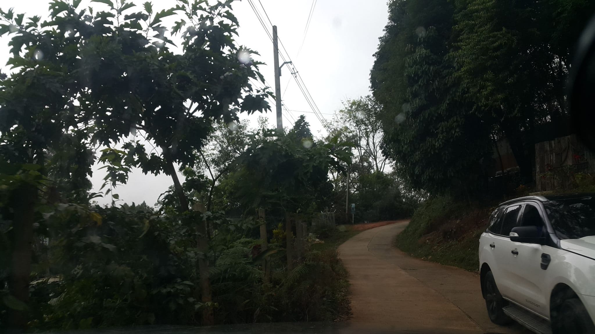 Street view near Lan Na Wild, San Kamphaeng — © jrcarlsen (CC BY-SA · Mapillary)