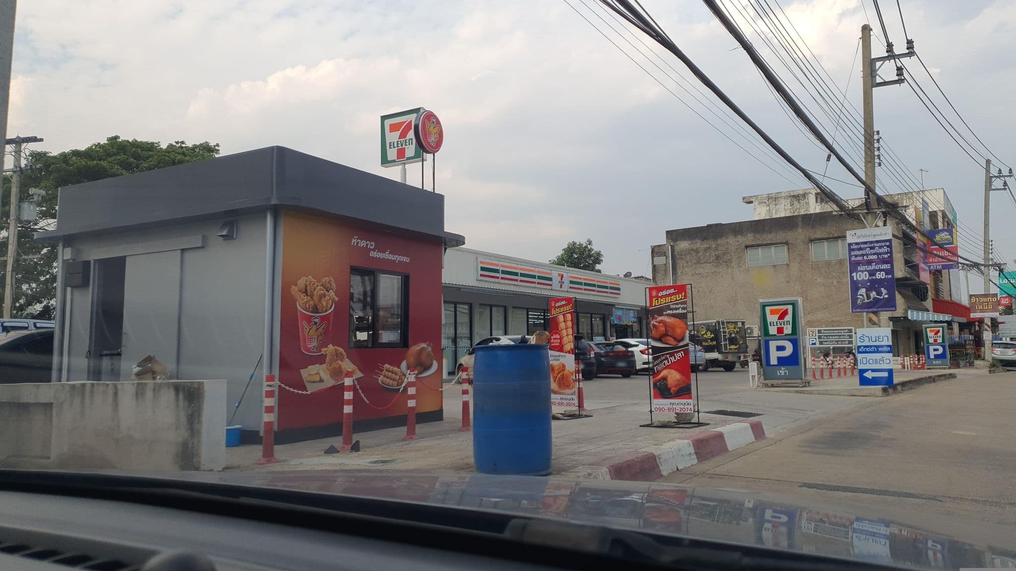 Street view near Inlong Homestay, Lampang — © jrcarlsen (CC BY-SA · Mapillary)