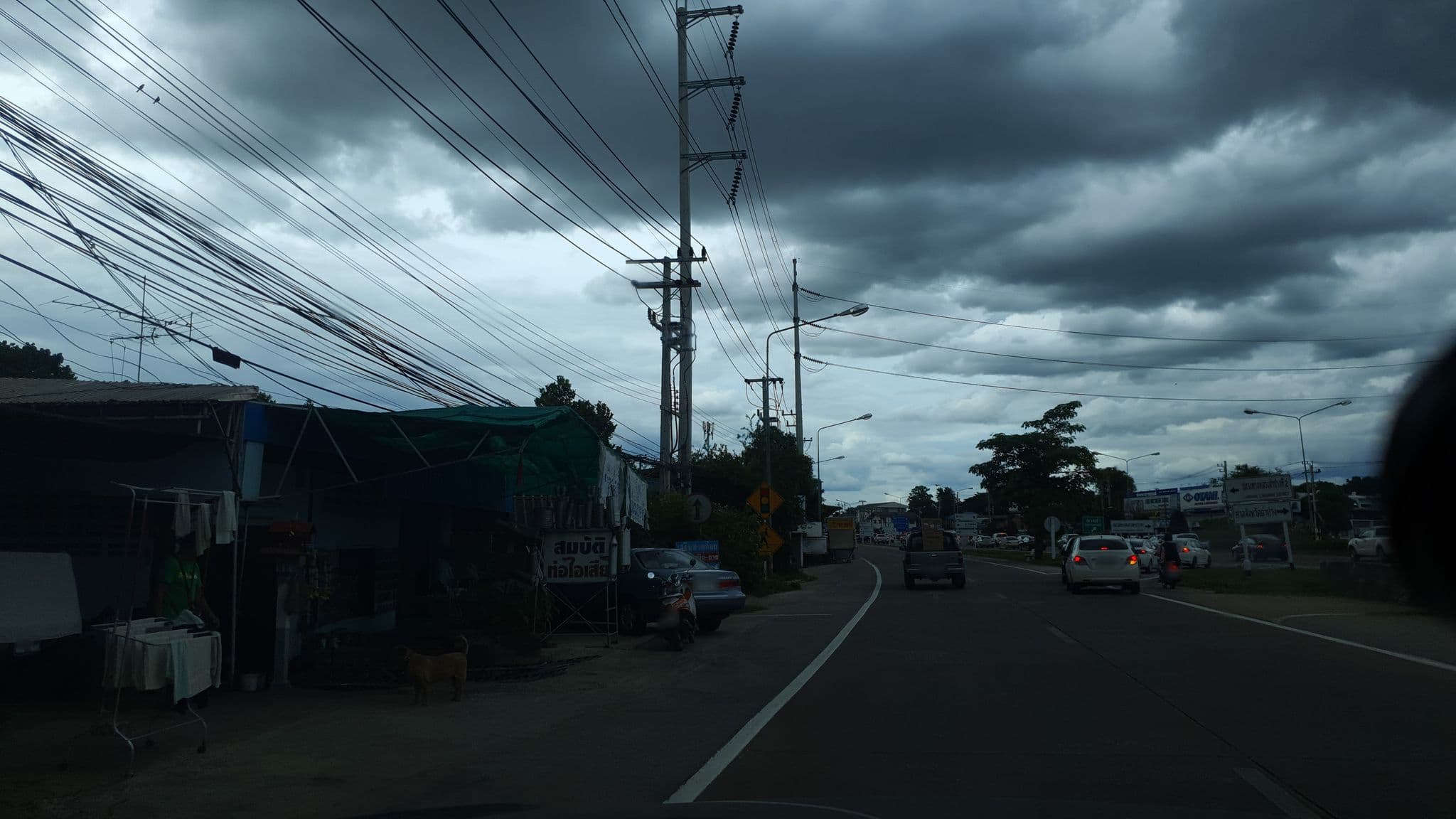 Street view near โรงแรมสิบทิศ, Lampang — © jrcarlsen (CC BY-SA · Mapillary)