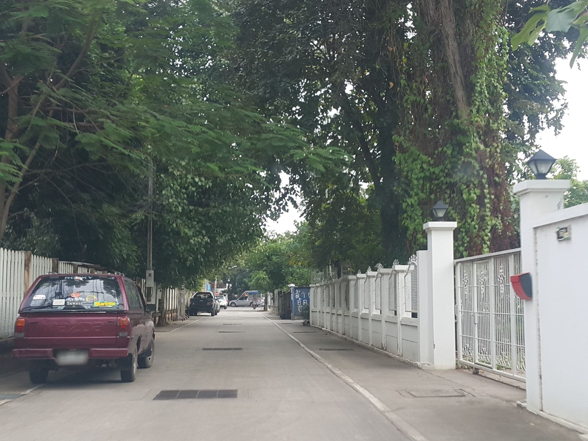 Street view near อคัมญ์สิริ เกสท์เฮาส์, Lampang — © jrcarlsen (CC BY-SA · Mapillary)