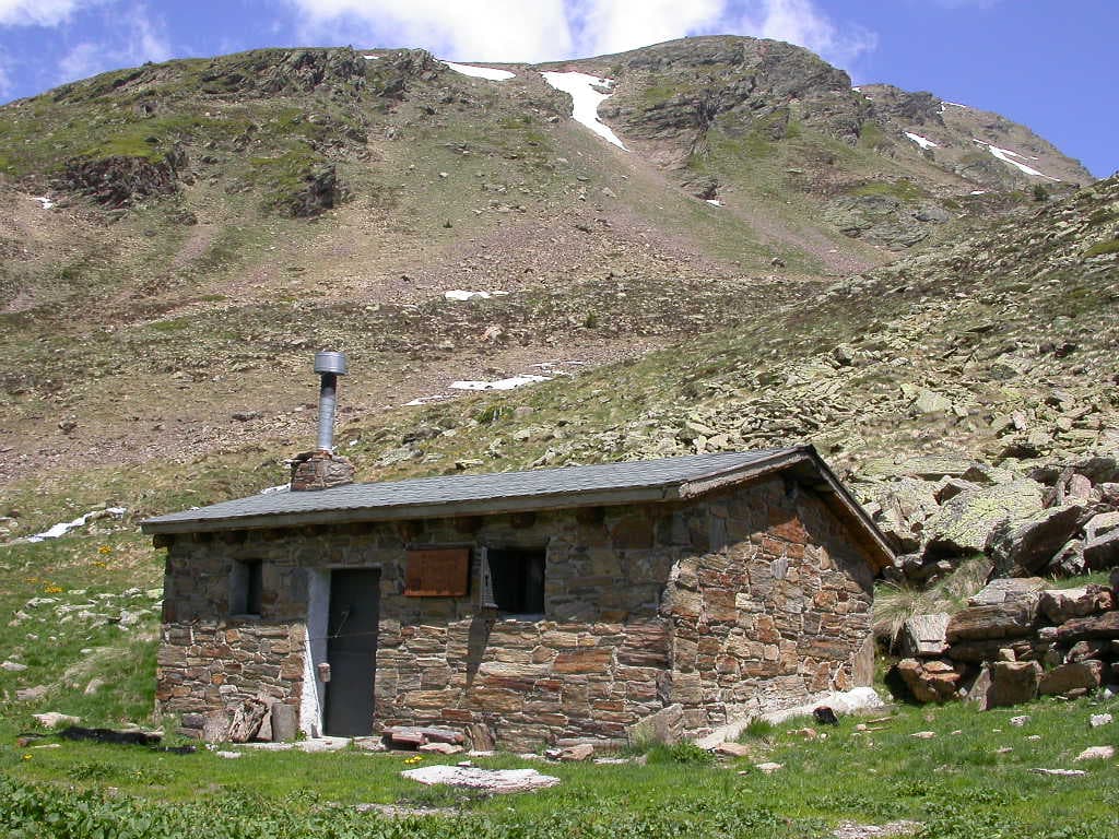 Refugi de la Portella (via Wikimedia Commons, CC BY-SA 3.0)