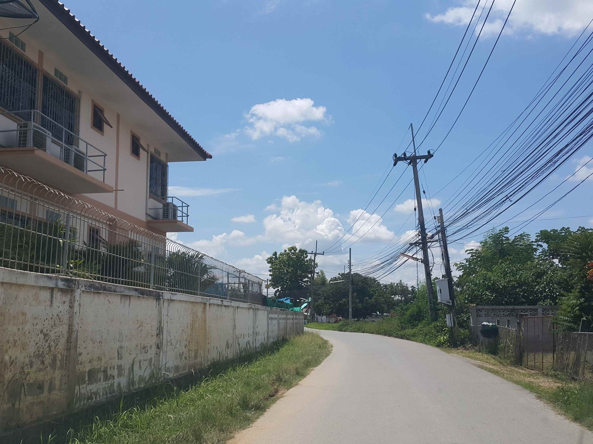Street view near เอื้องคำ, Nan — © jrcarlsen (CC BY-SA · Mapillary)