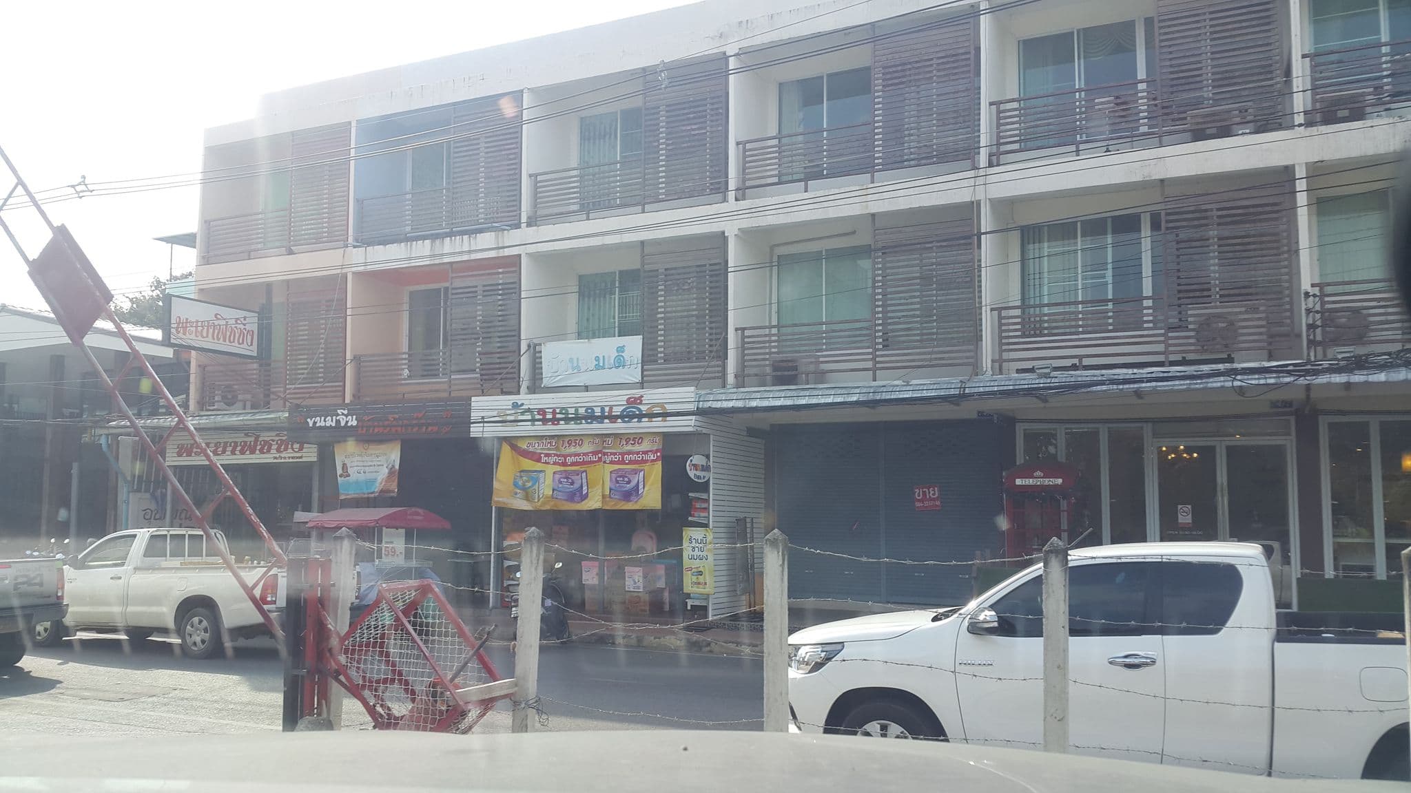 Street view near The Cozy Nest Boutique Rooms, Phayao — © jrcarlsen (CC BY-SA · Mapillary)