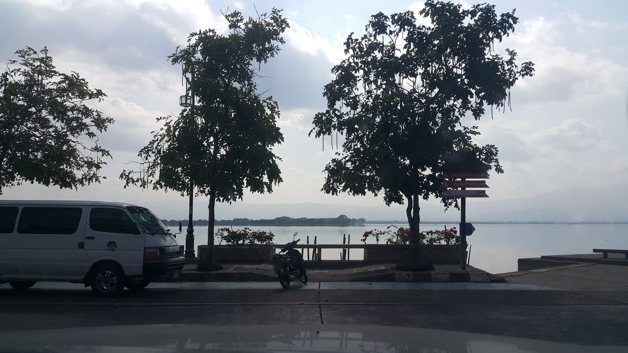 Street view near ริมกว๊านเกสเฮาส์, Phayao — © jrcarlsen (CC BY-SA · Mapillary)