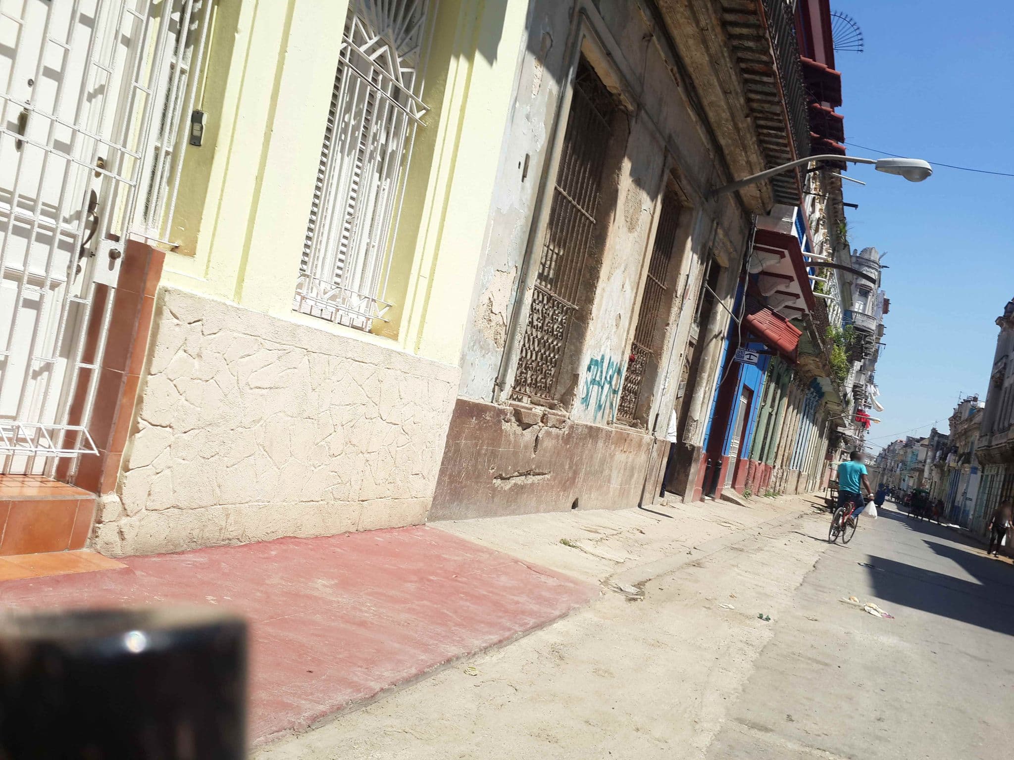 Street view near Dompeponret Rooms Cuba, Centro Habana