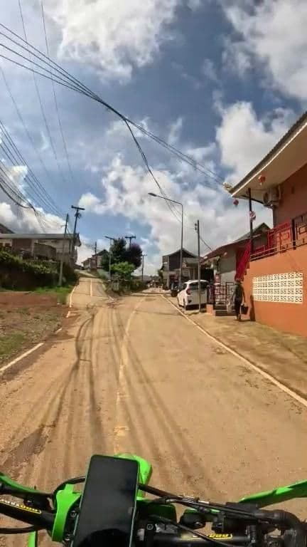 Street view near ม่านหมอก รักไทย, Mae Hong Son — © julcnx (CC BY-SA · Mapillary)