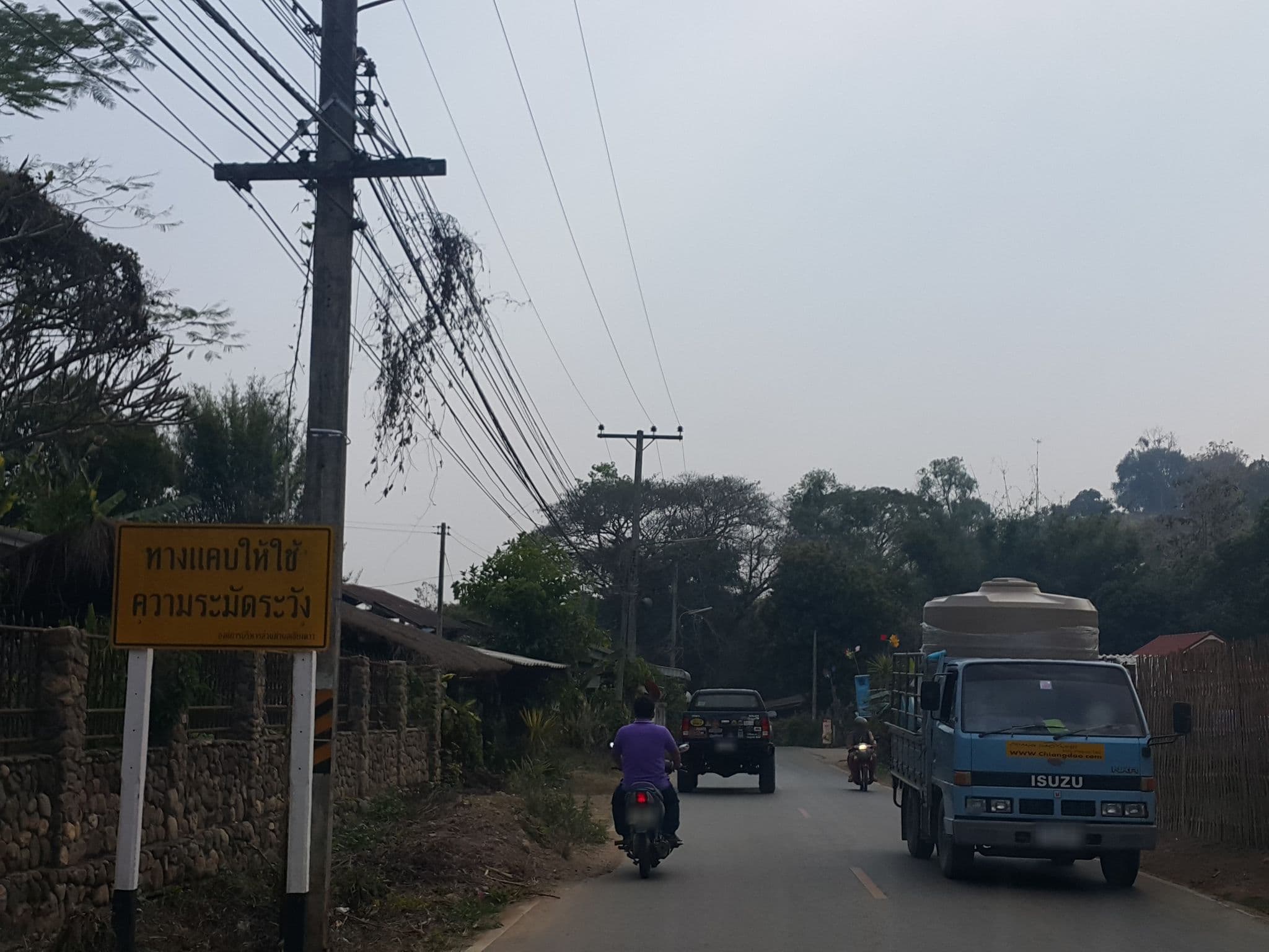 Street view near Ashi Boutique Guesthouse @Chiang Dao, Ban Mae Waen — © jrcarlsen (CC BY-SA · Mapillary)