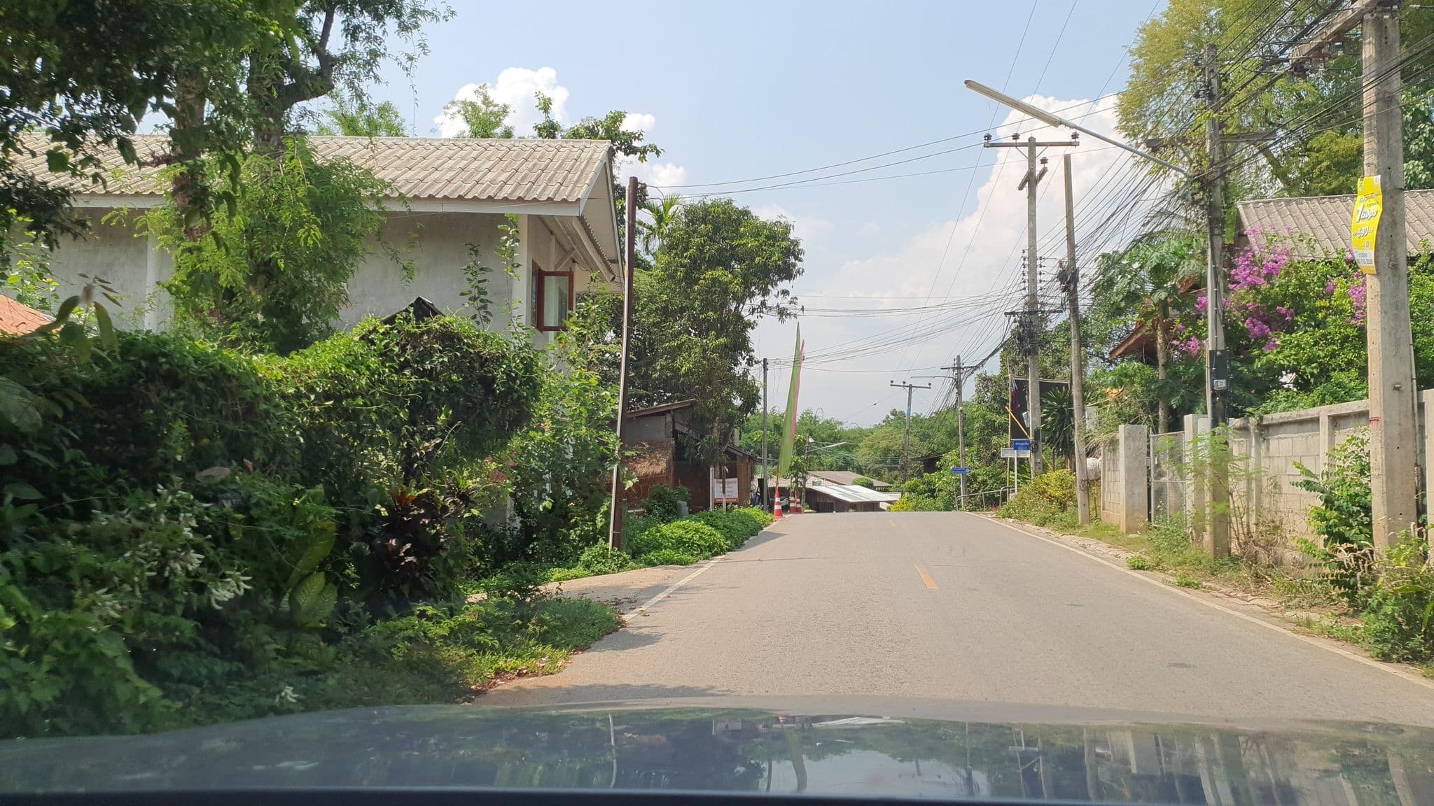 Street view near แม่เย็นเฮาส์, Pai — © jrcarlsen (CC BY-SA · Mapillary)