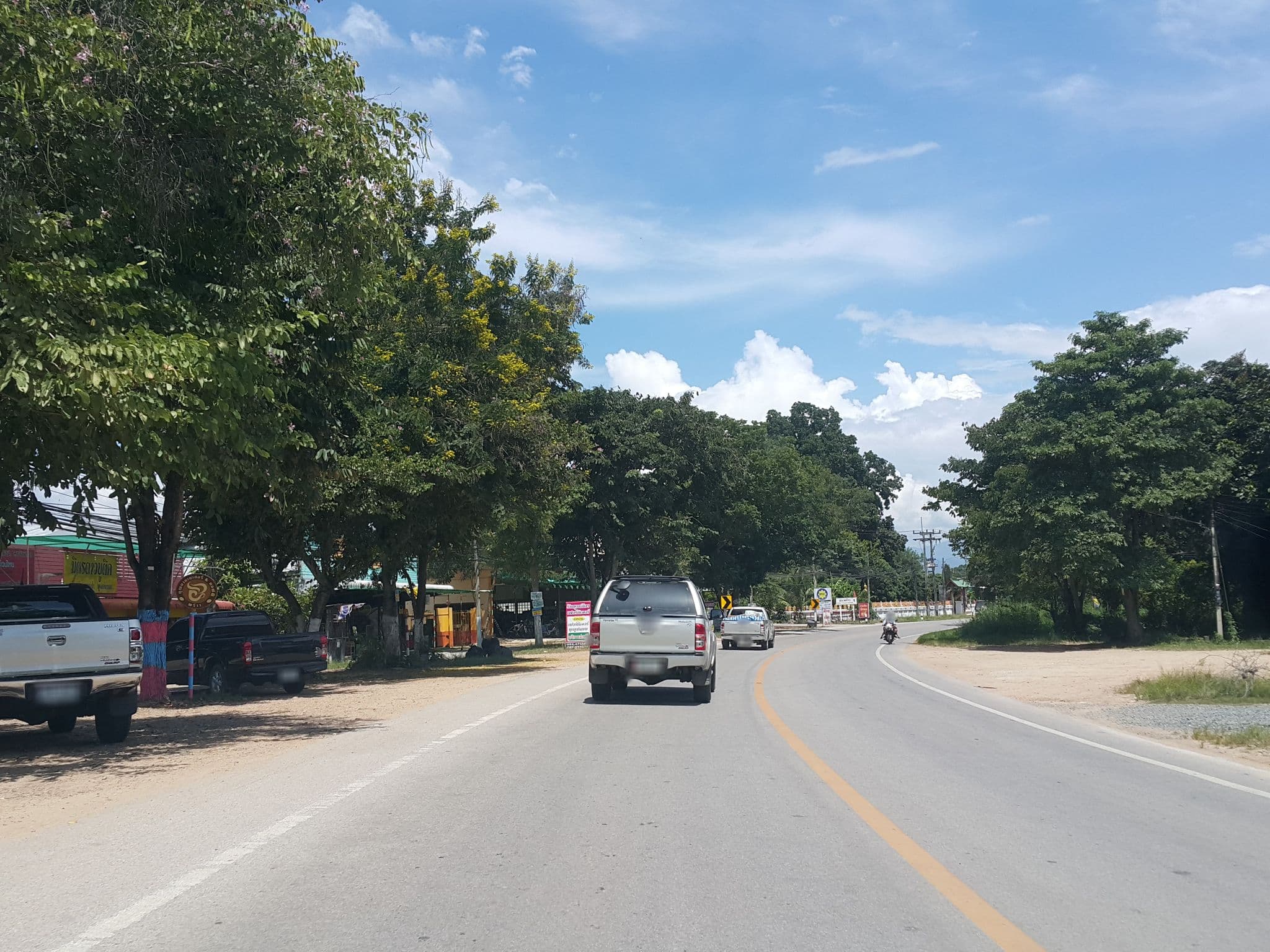 Street view near พร้าว บูติค โฮเต็ล, Phrao — © jrcarlsen (CC BY-SA · Mapillary)