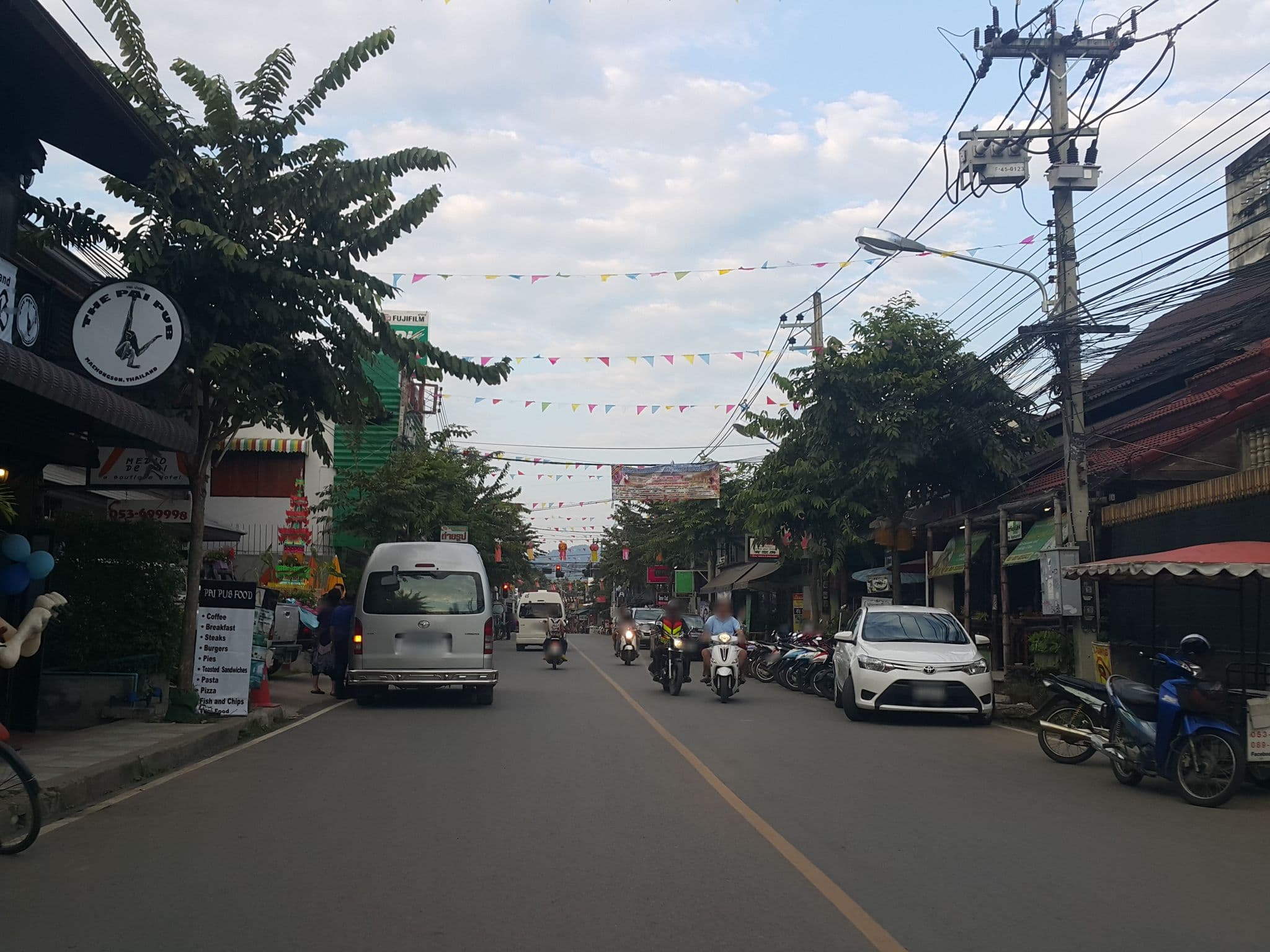 Street view near สุรัสษา เวียงปาย เกสท์เฮ้าส์ Suratsa Wiang Pai Guesthouse, Pai — © jrcarlsen (CC BY-SA · Mapillary)