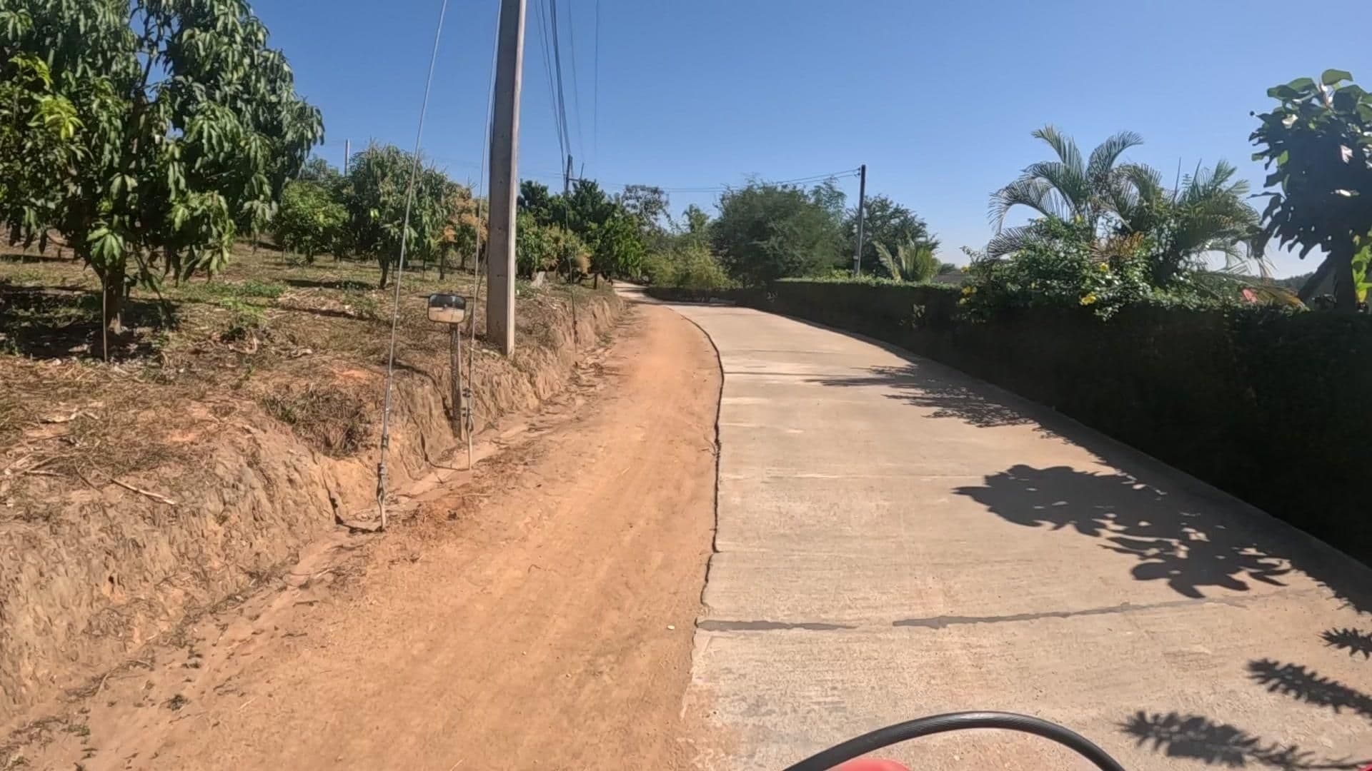 Street view near ภูมิธาดา โฮมสเตย์, Phrao — © julcnx (CC BY-SA · Mapillary)