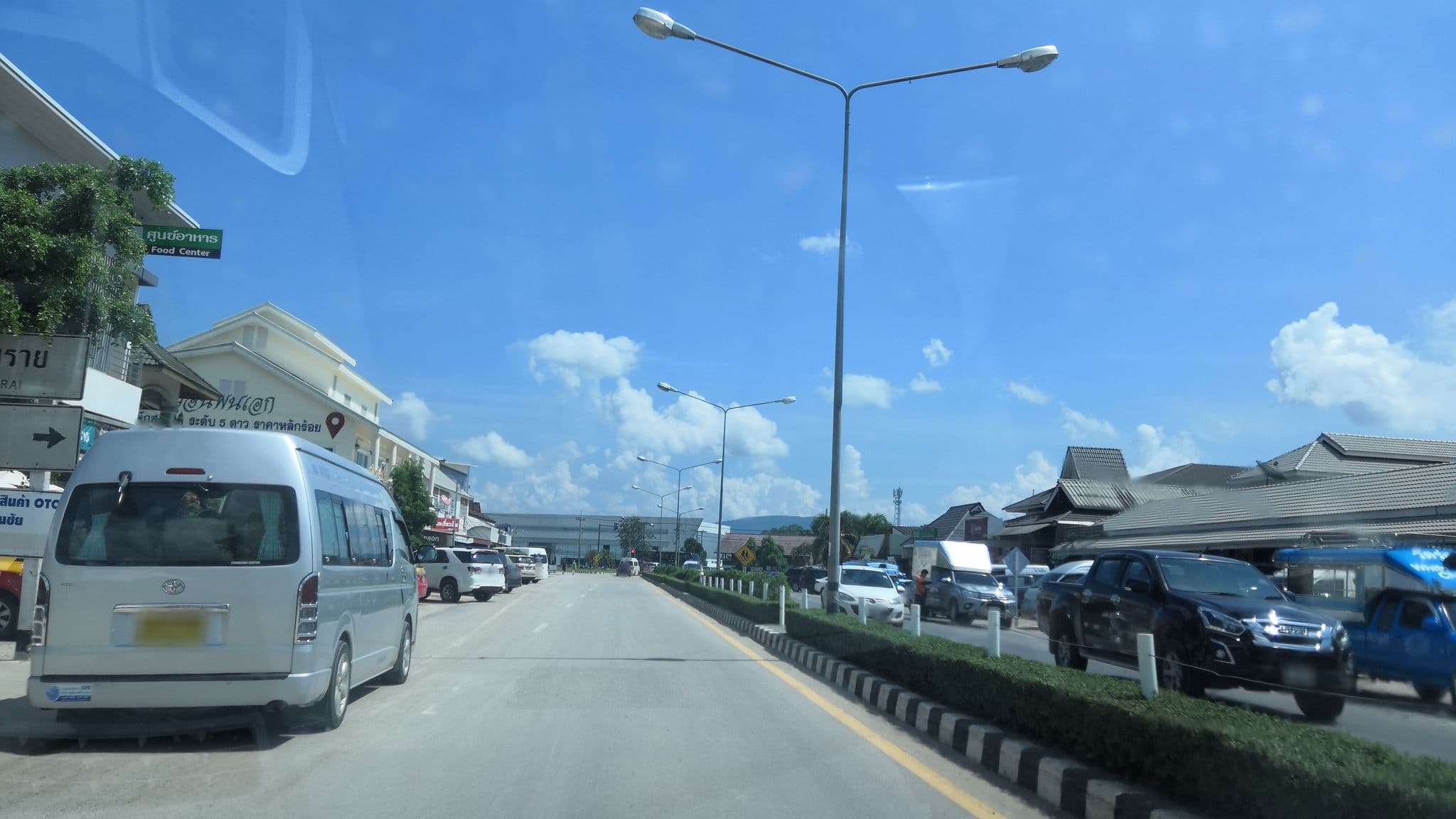 Street view near Reun Pon Aek Hotel, Chiang Rai — © charlesano (CC BY-SA · Mapillary)