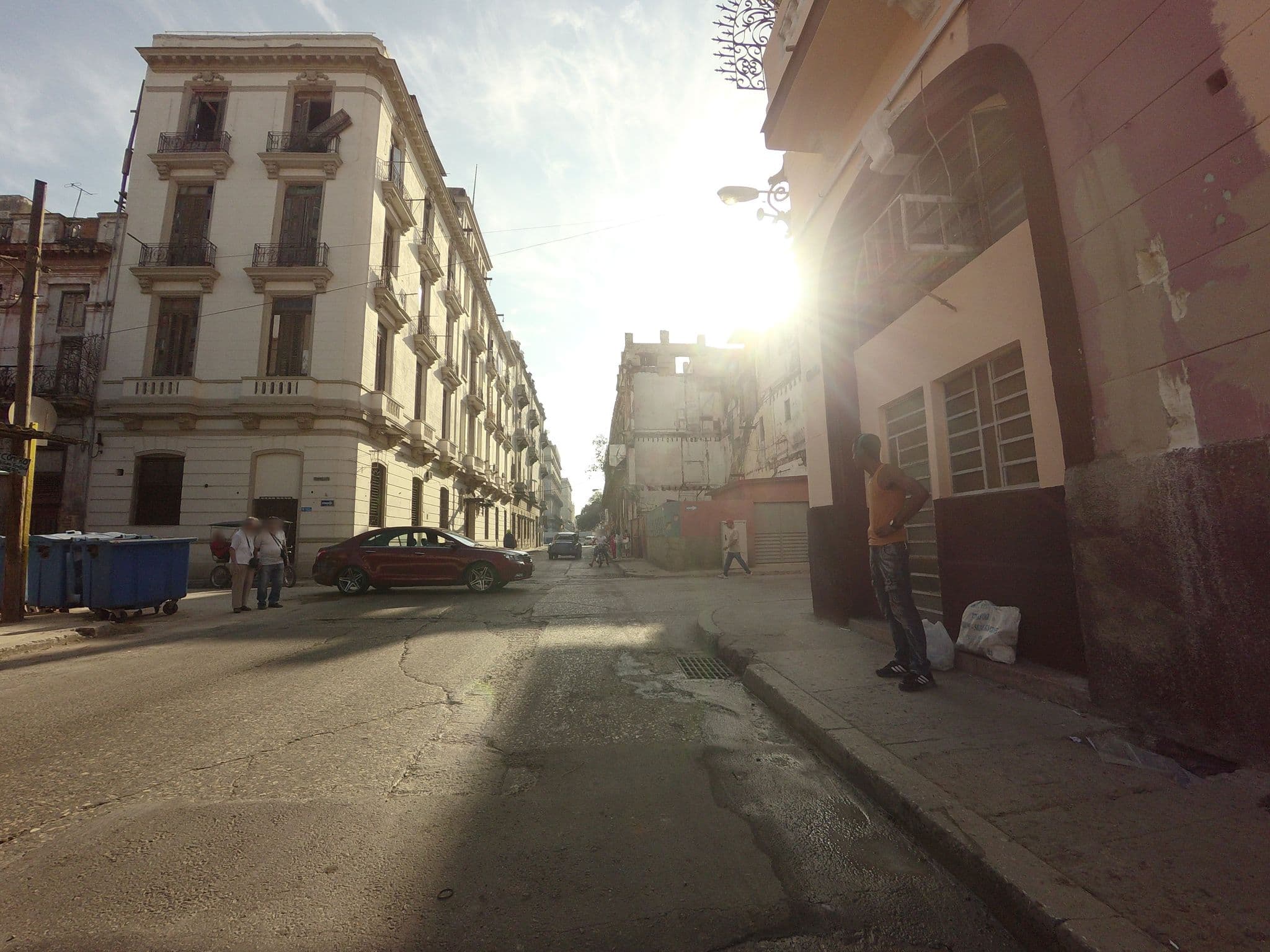Street view near BELLA VISTA, Centro Habana