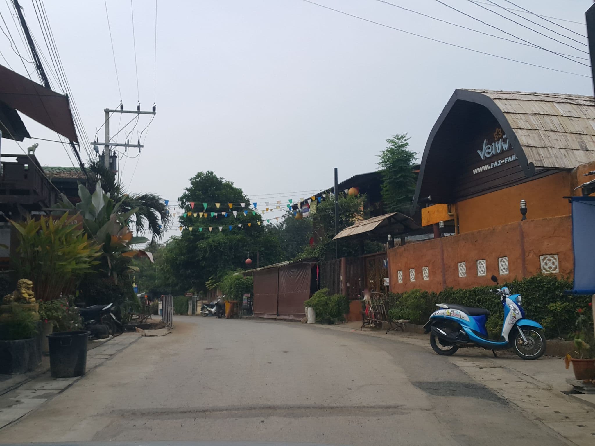 Street view near บ้านสวนริมปาย, Pai — © jrcarlsen (CC BY-SA · Mapillary)