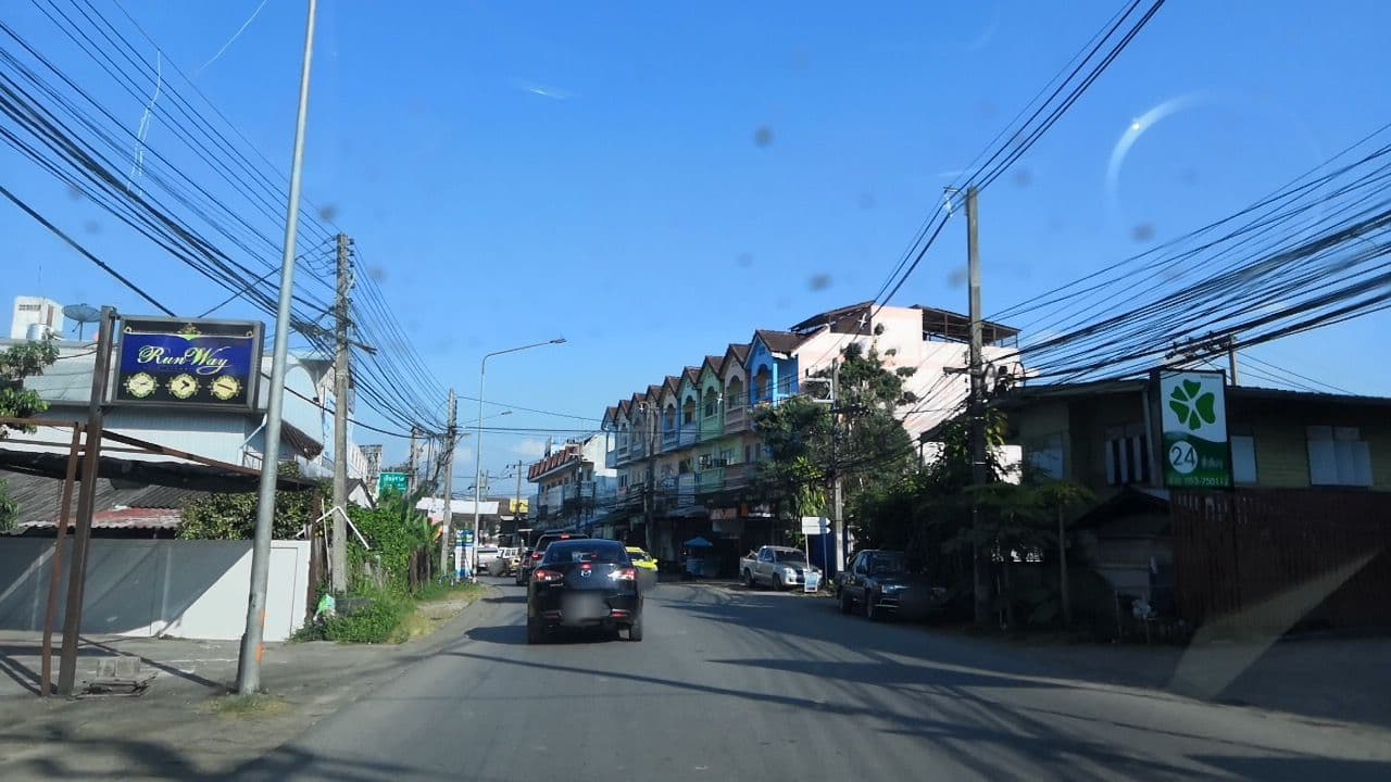 Street view near ประเสริฐเพลส | Prasert Place, Chiang Rai — © charlesano (CC BY-SA · Mapillary)