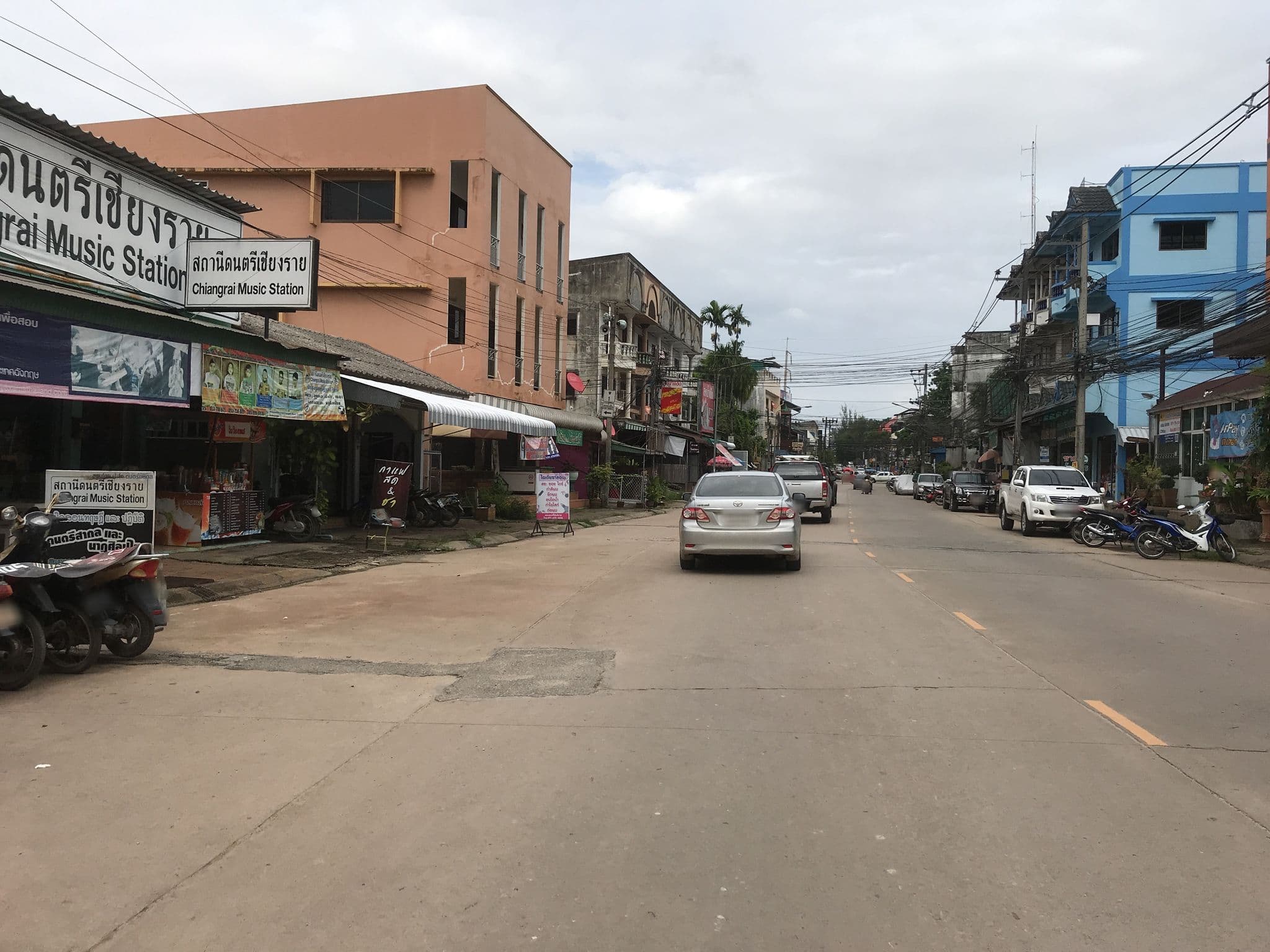 Street view near Ozone Hostel, Chiang Rai — © kiw (CC BY-SA · Mapillary)
