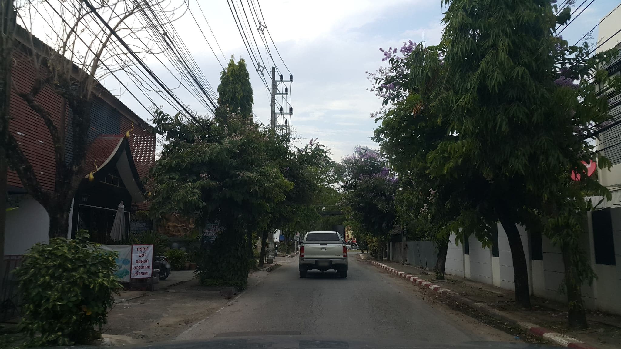 Street view near Bedsment Hayaek, Chiang Rai — © jrcarlsen (CC BY-SA · Mapillary)