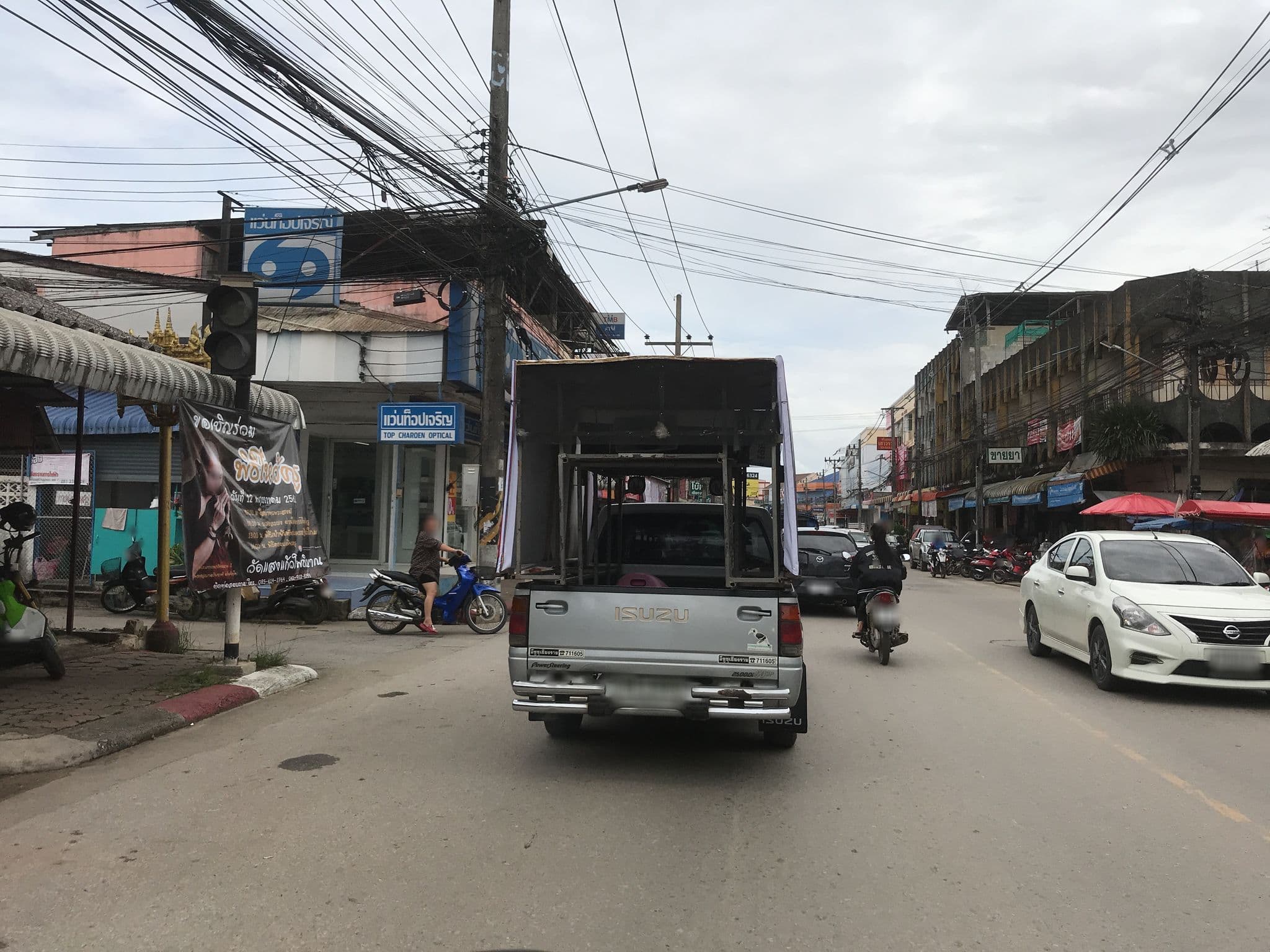 Street view near เฮือนจันทร์ดี, Chiang Rai — © kiw (CC BY-SA · Mapillary)