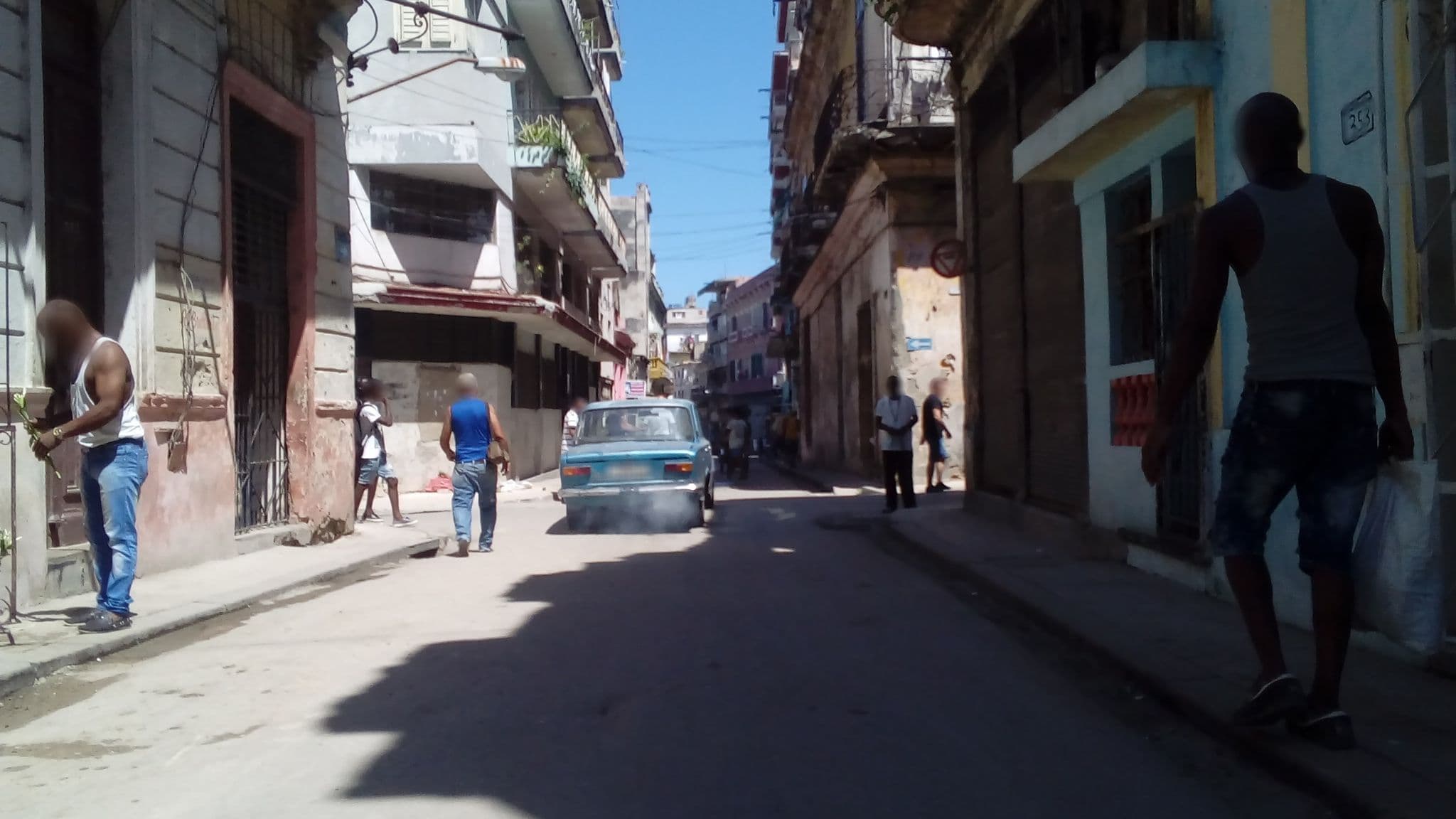 Street view near Casa Claudia y Jorge, Centro Habana — © elpbatista (CC BY-SA · Mapillary)