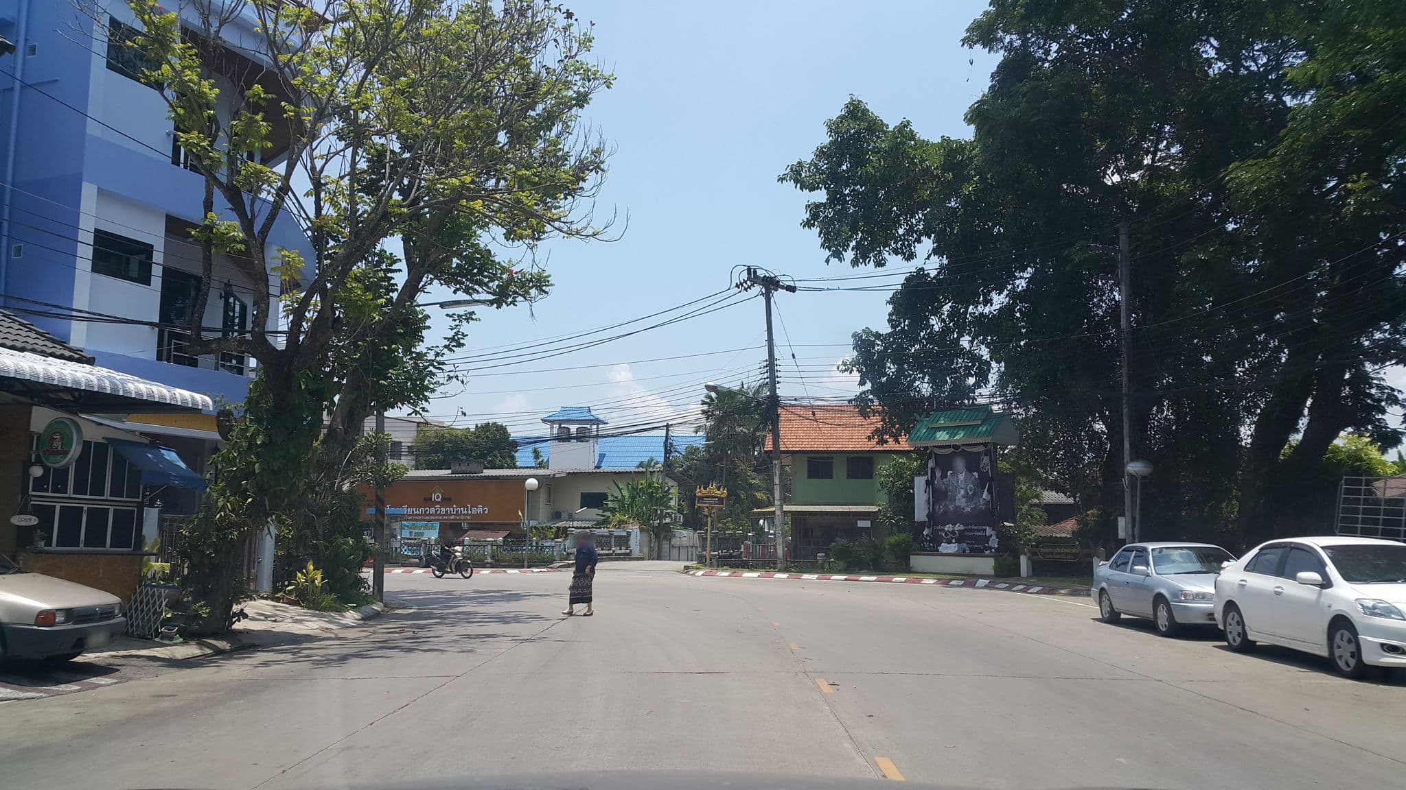 Street view near Lek House Hotel-Bar & Restaurant, Chiang Rai — © jrcarlsen (CC BY-SA · Mapillary)