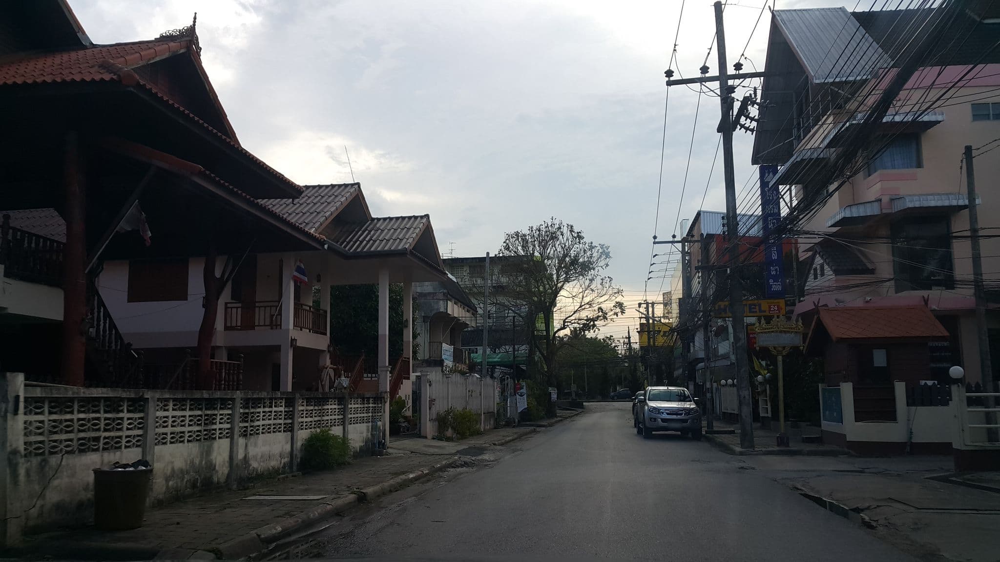 Street view near New Marina View Hotel, Chiang Rai — © jrcarlsen (CC BY-SA · Mapillary)