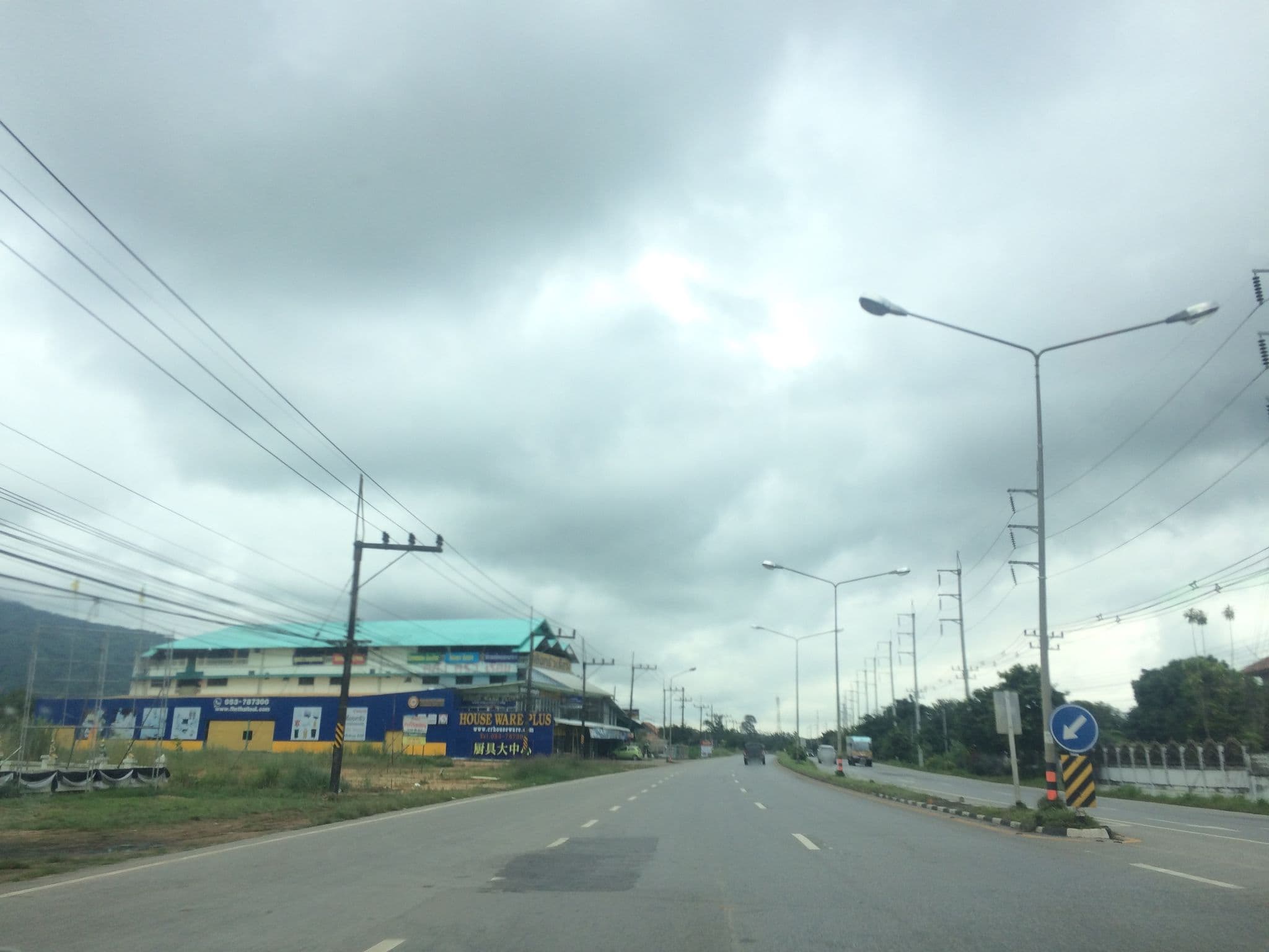 Street view near โรงแรมขันทองคำ, Mae Chan — © prasert (CC BY-SA · Mapillary)