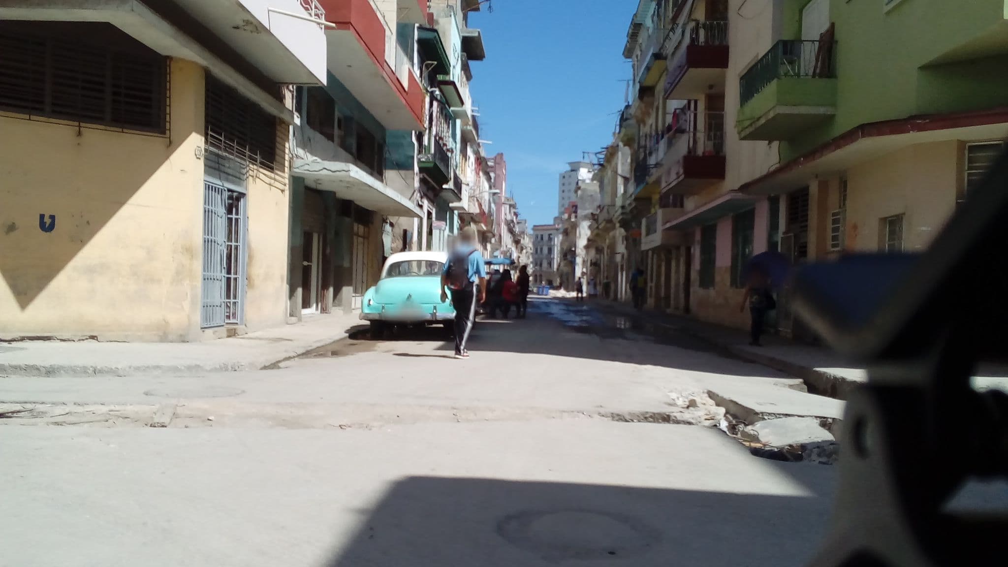 Street view near Casa Mercedes, Centro Habana