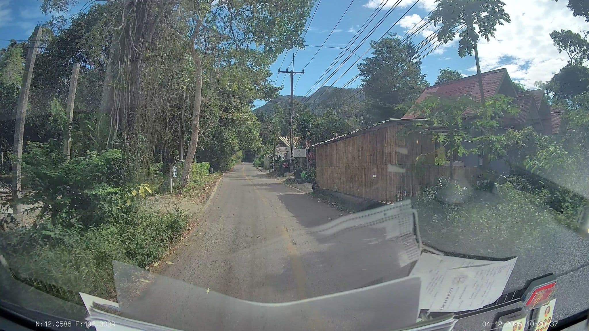 Street view near Baum, Ko Chang — © ThailandCambodia (CC BY-SA · Mapillary)