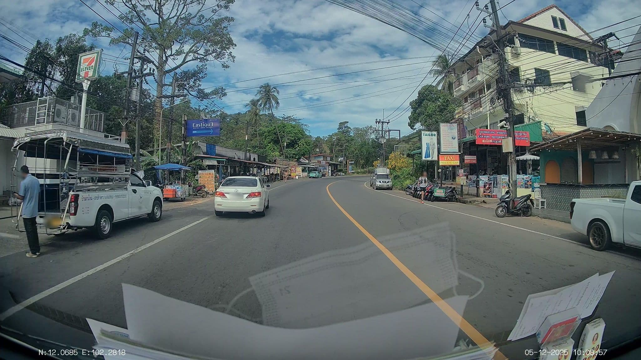 Street view near sony's guesthouse, Ko Chang — © ThailandCambodia (CC BY-SA · Mapillary)