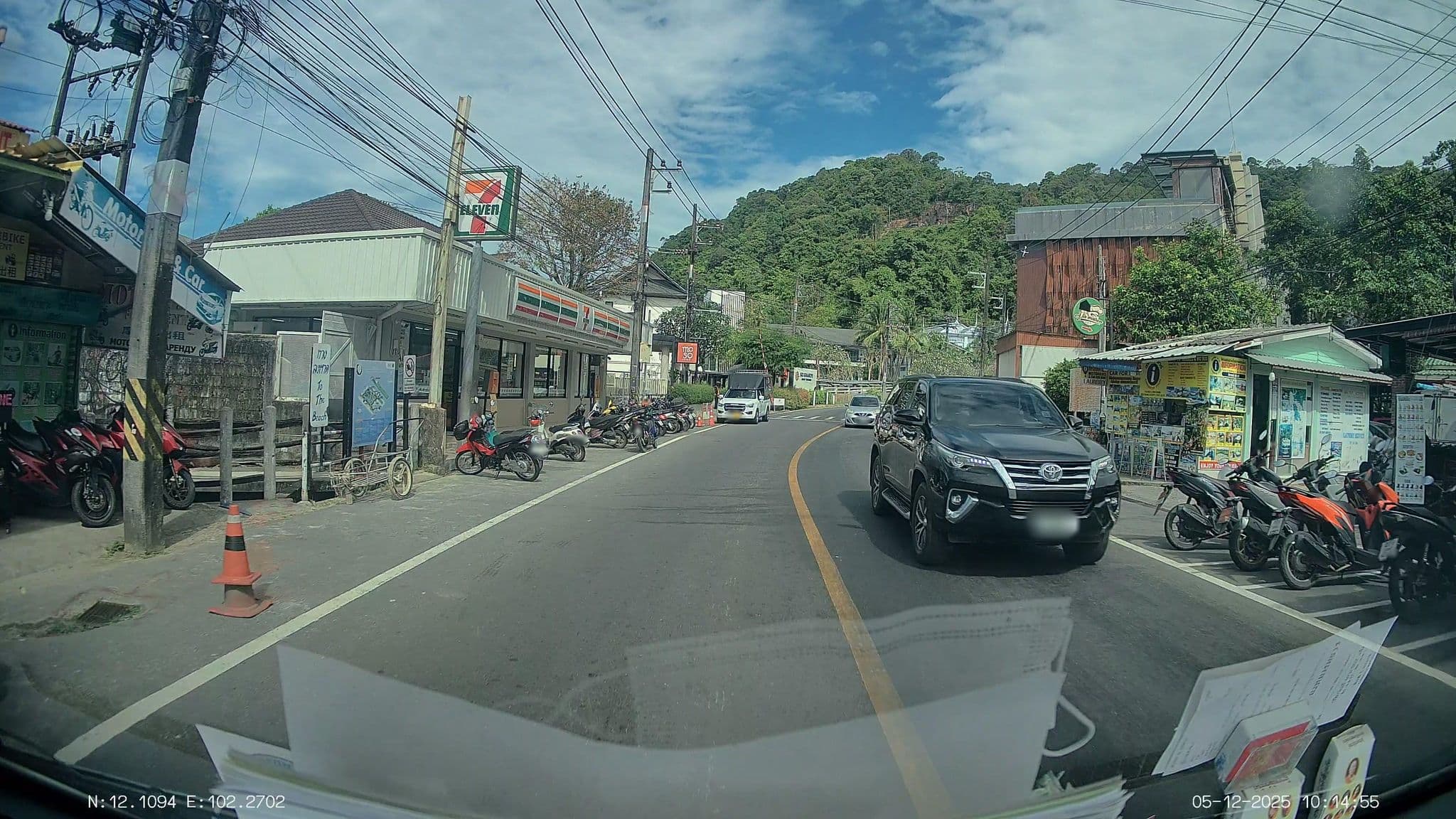 Street view near Kc Roof Top Pool Bar, Ko Chang — © ThailandCambodia (CC BY-SA · Mapillary)