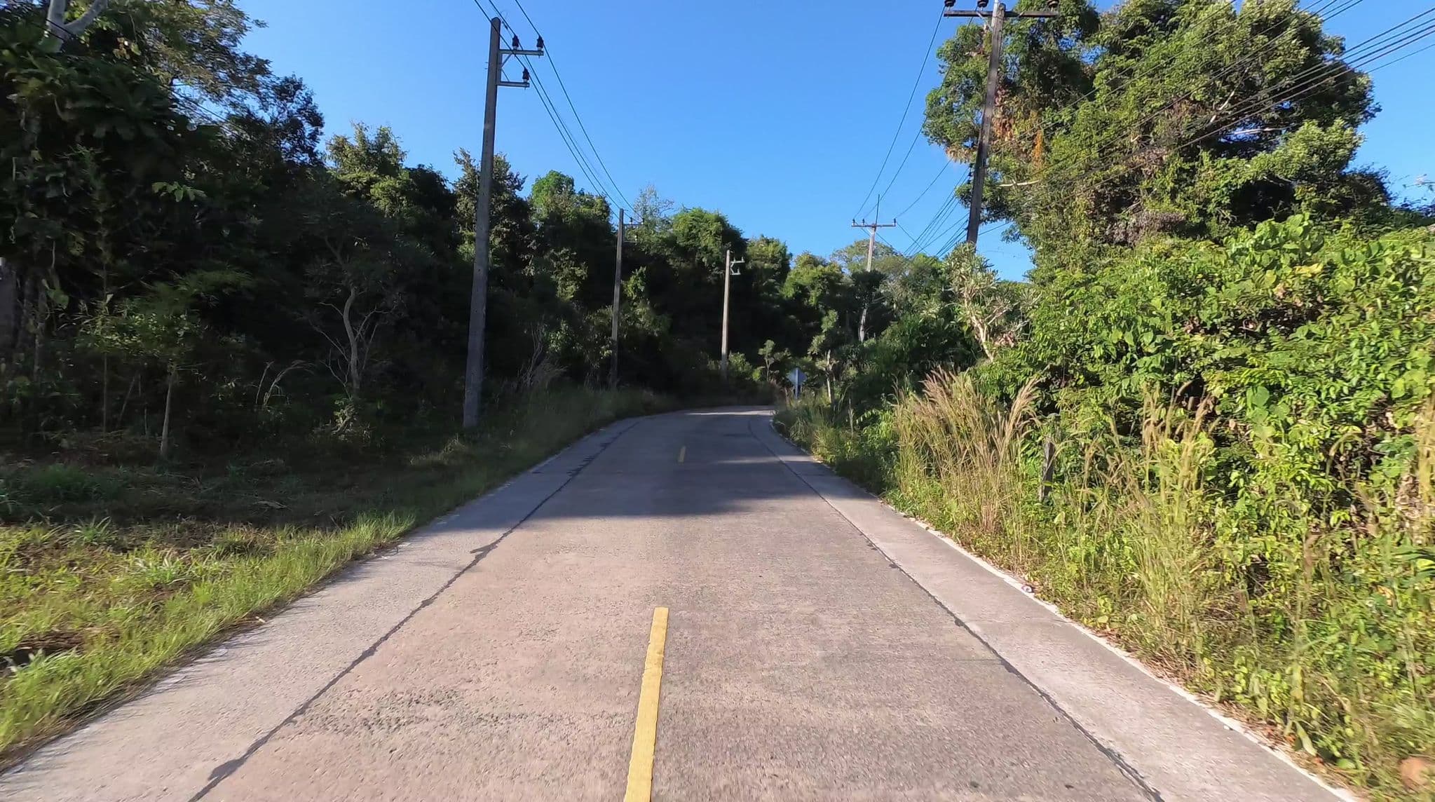 Street view near Klong Chao Resort, Ko Kood — © freddouhelk (CC BY-SA · Mapillary)