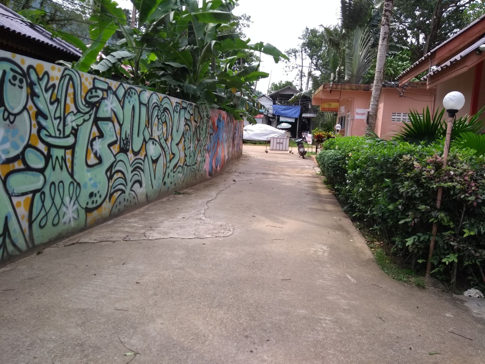 Street view near Sea Flower, Ko Chang — © captainkoons (CC BY-SA · Mapillary)