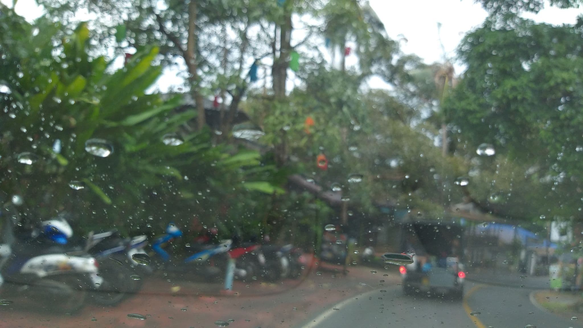 Street view near Yello Mango Bungallows, Ko Chang — © ozflor (CC BY-SA · Mapillary)